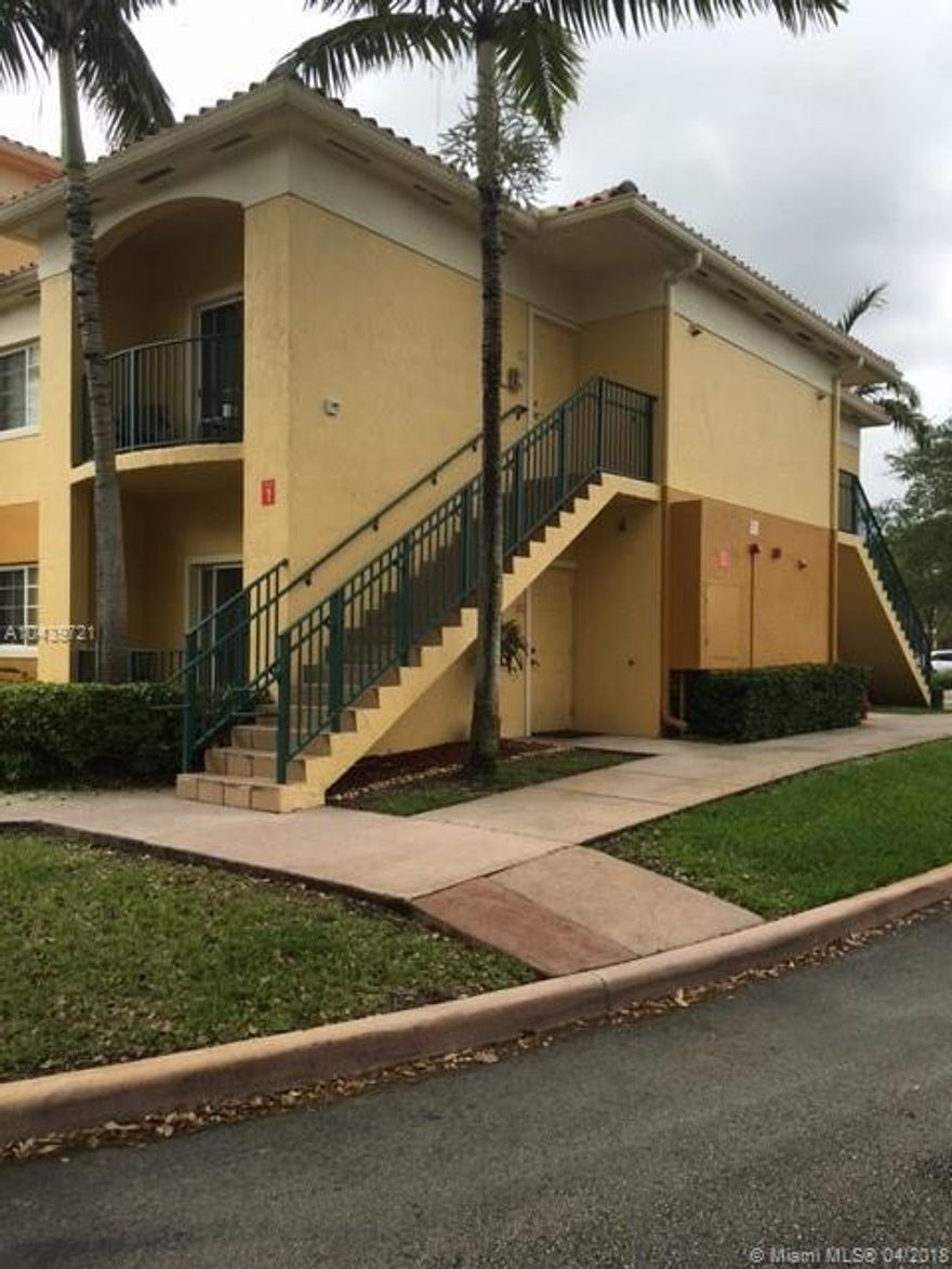 Beautiful and well maintained Unit, Excellent Location, easy access to Turnpike and Palmetto Hwy.
Great Unit for Rent at Palm Gardens at Doral 1 bed, 1 bath, 1 hb.
