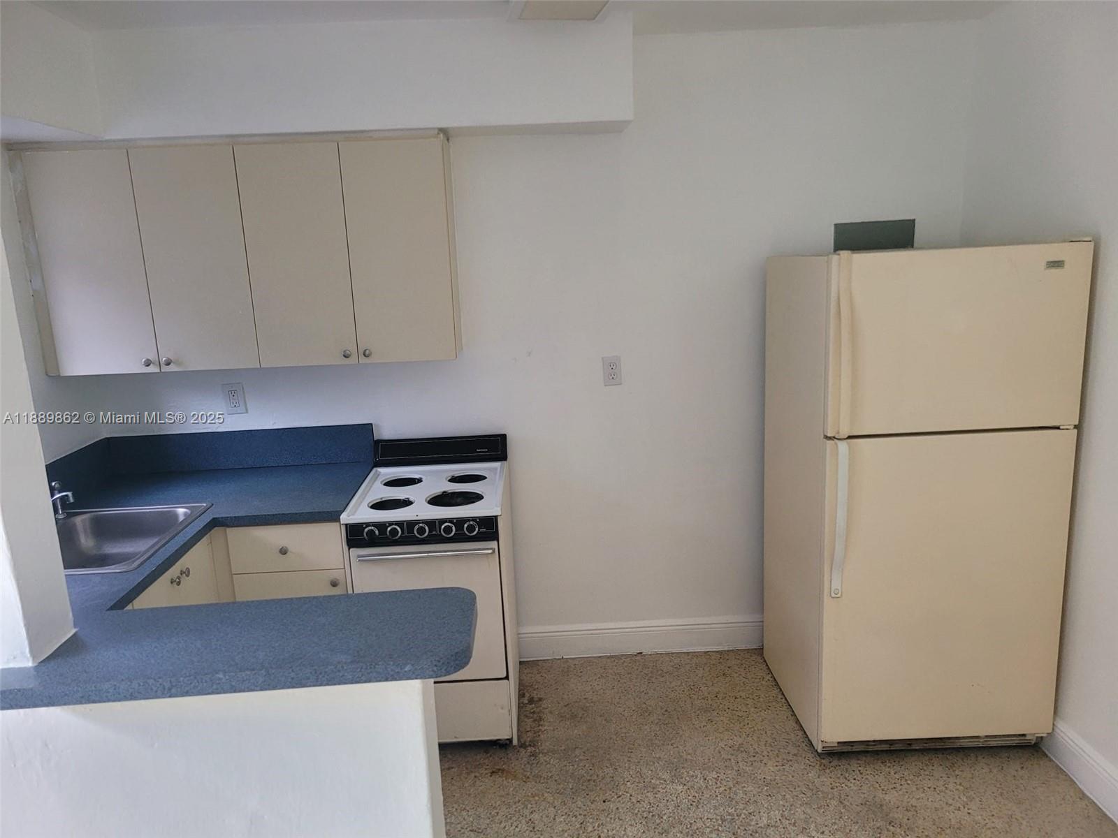 HIALEAH 12TH ADDN - Residential Lease