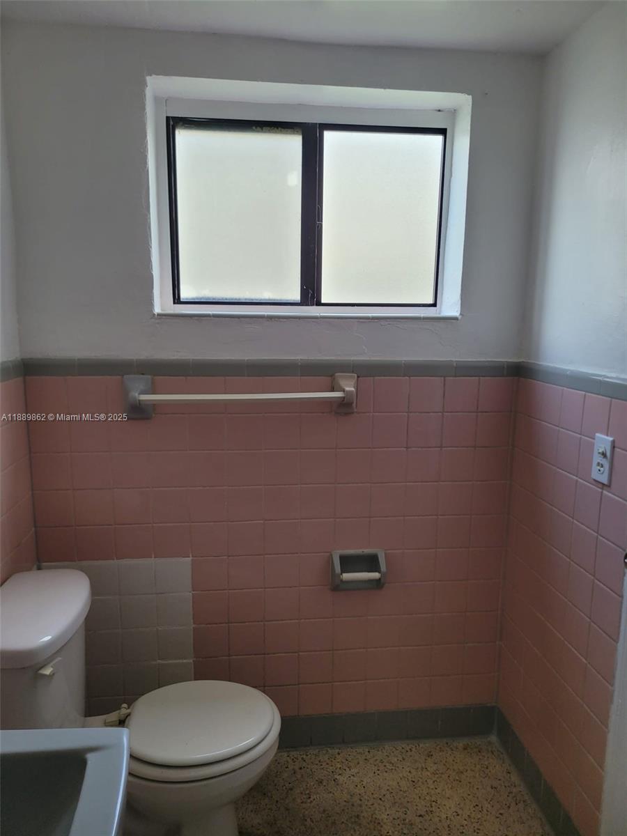 HIALEAH 12TH ADDN - Residential Lease