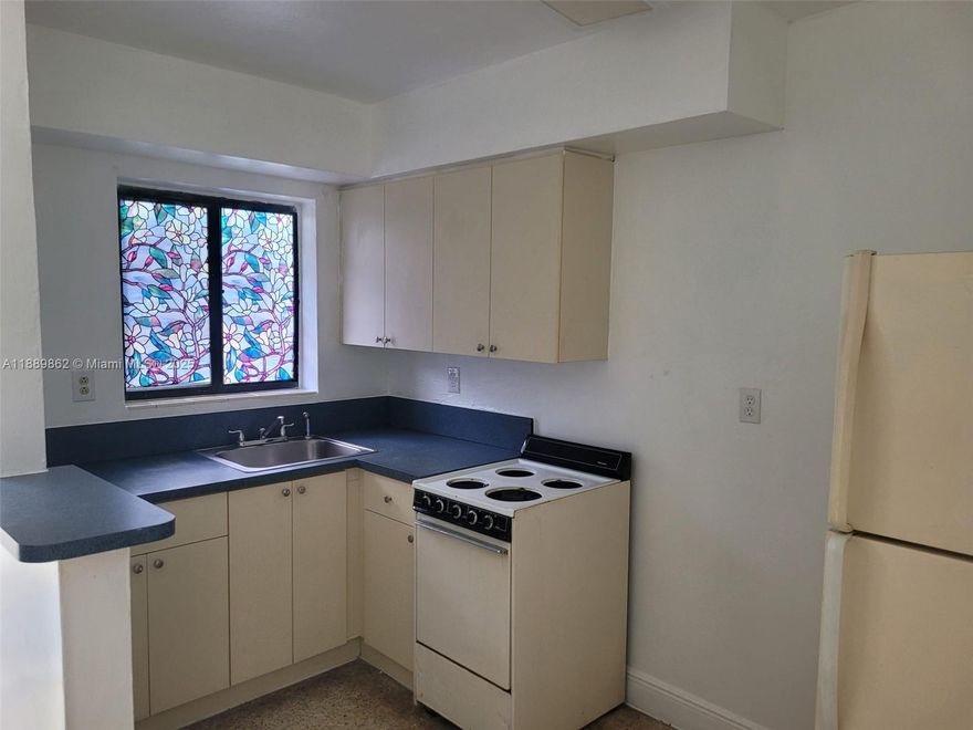 Affordable 1-bedroom, 1-bathroom first floor apartment in Hialeah. The unit features a functional kitchen, terrazzo floors, and a convenient locations close to supermarkets, hospitals, major highways and bus stops.