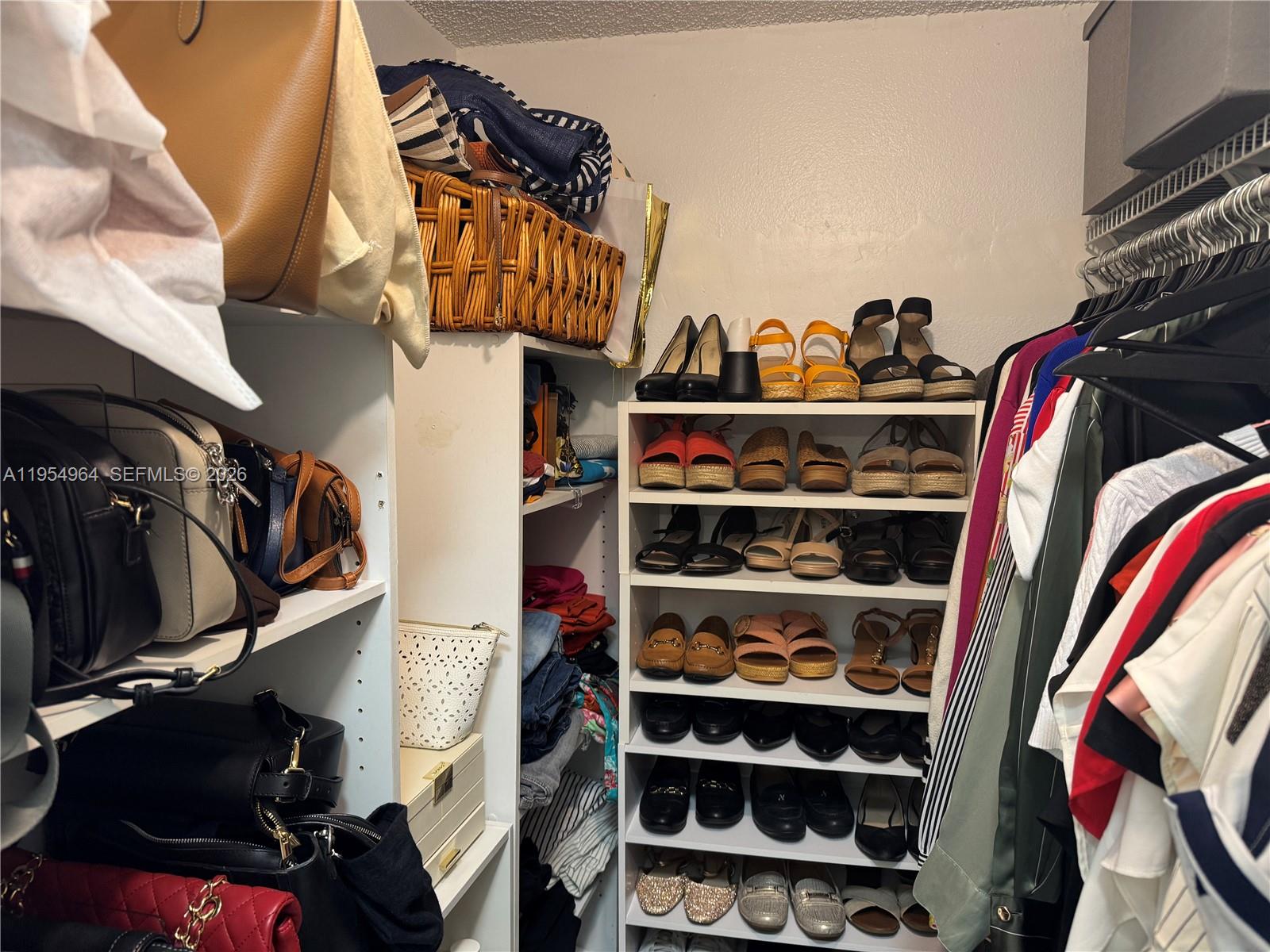 VILLAGE OF KINGS CREEK CO - Residential