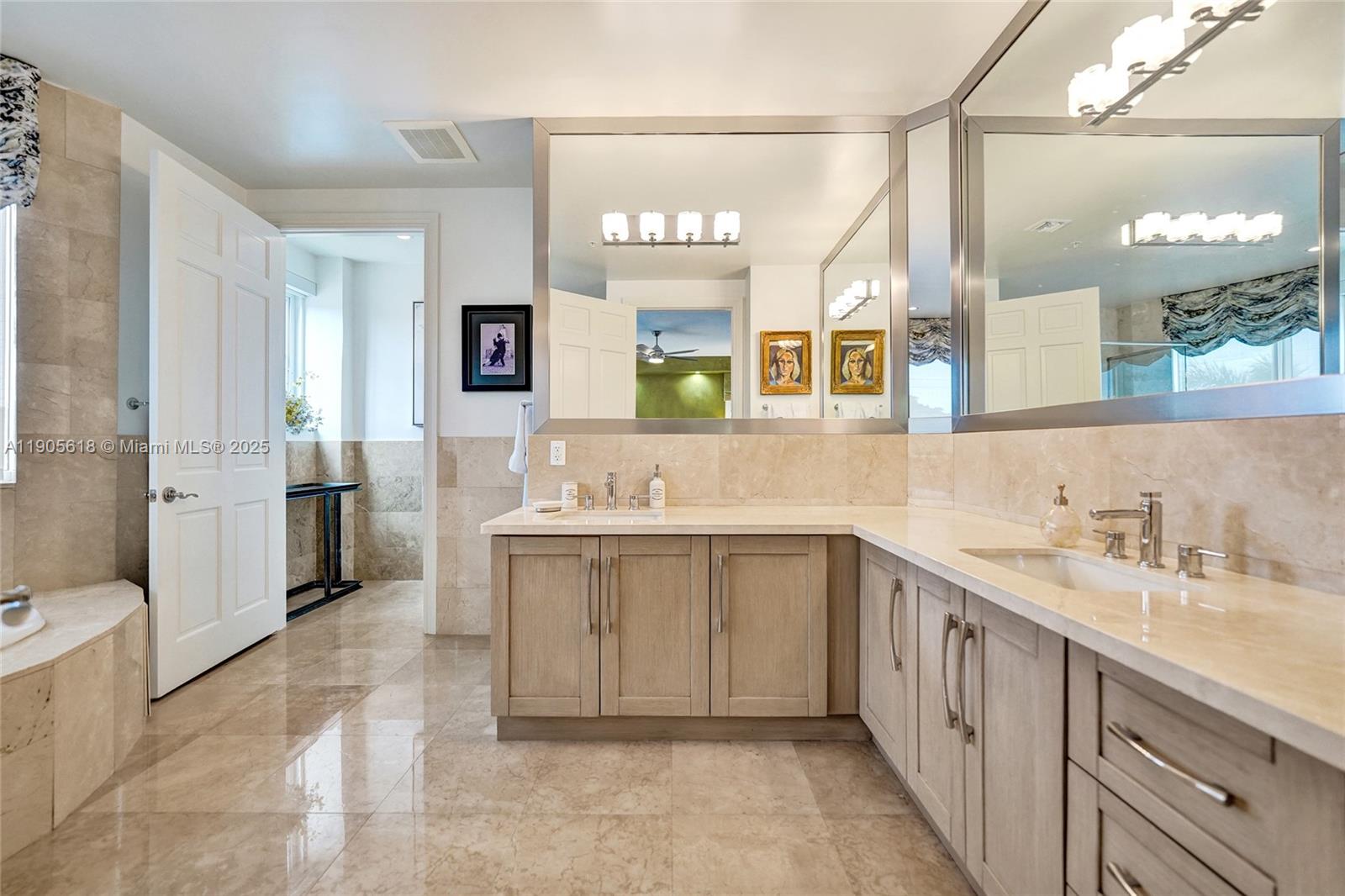 ARIA AT LAS OLAS CONDO - Residential