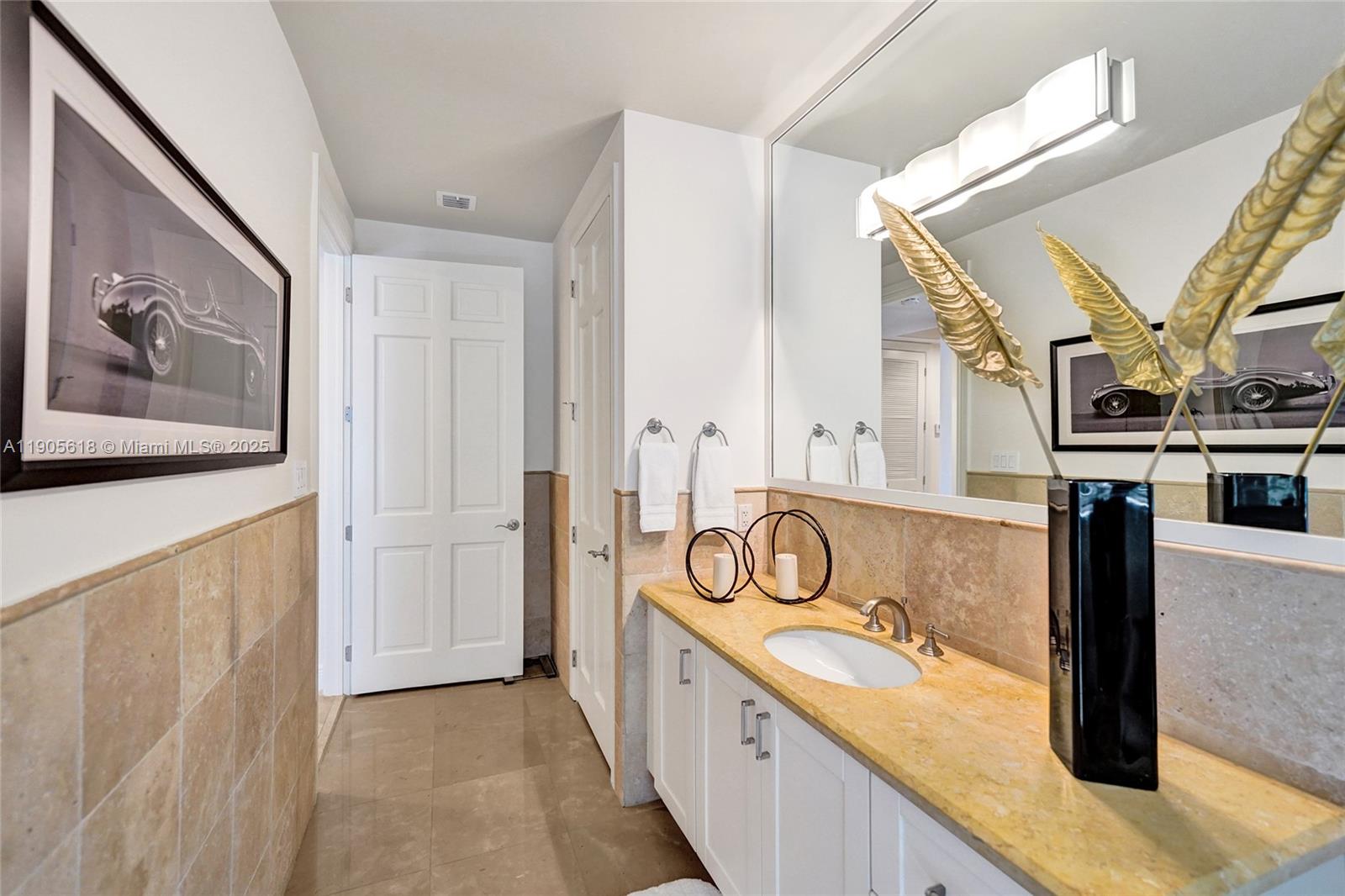 ARIA AT LAS OLAS CONDO - Residential