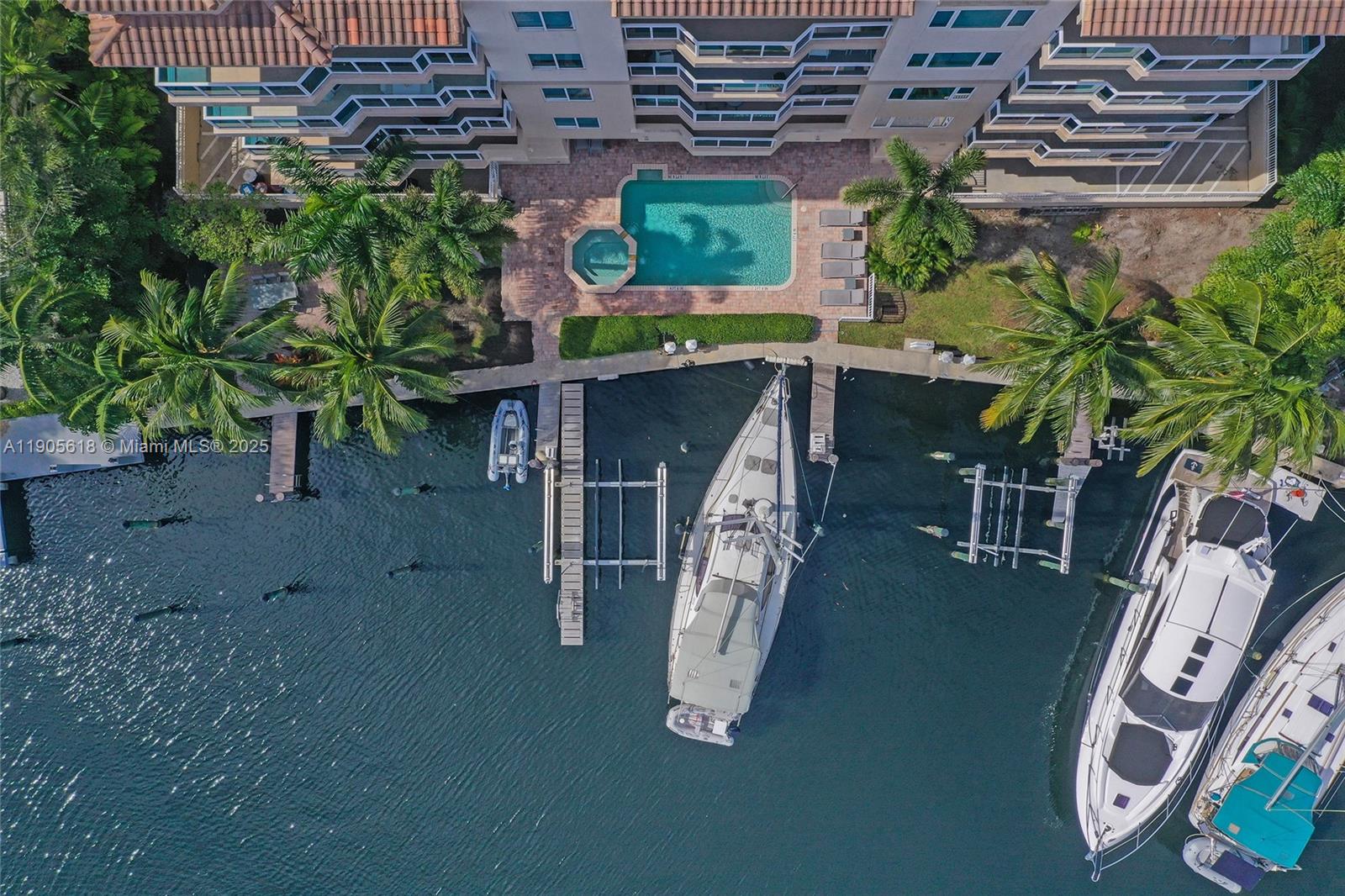 516 Hendricks Isle 2C