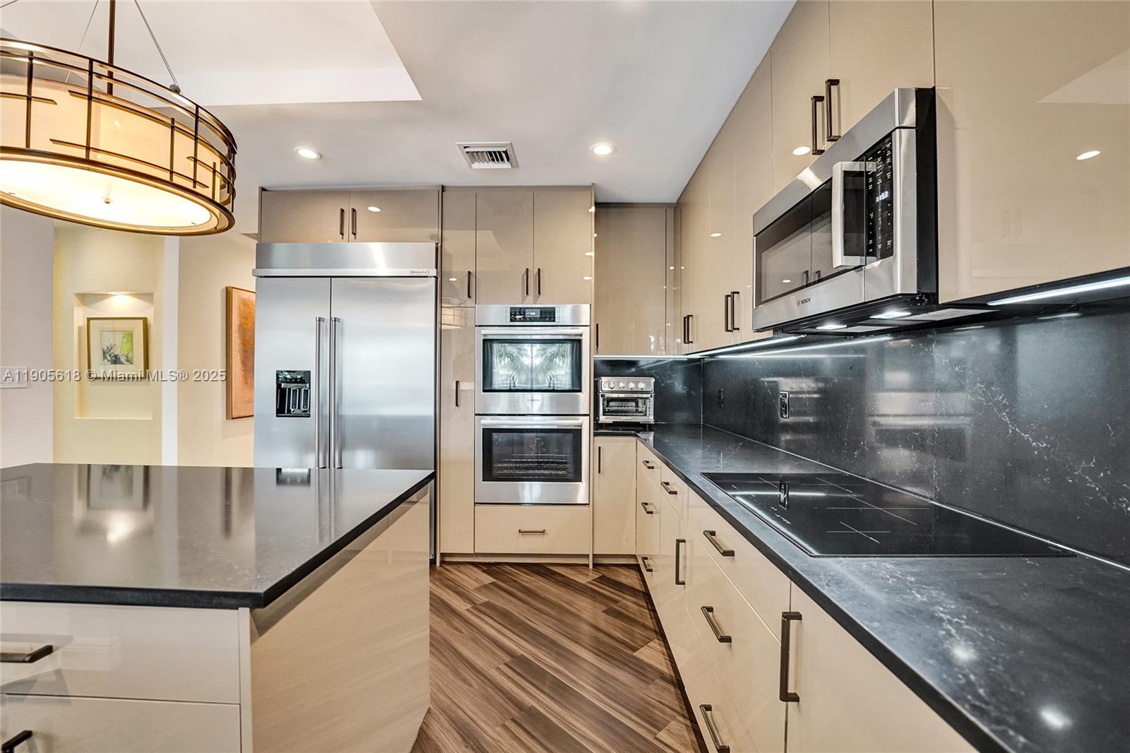 ARIA AT LAS OLAS CONDO - Residential