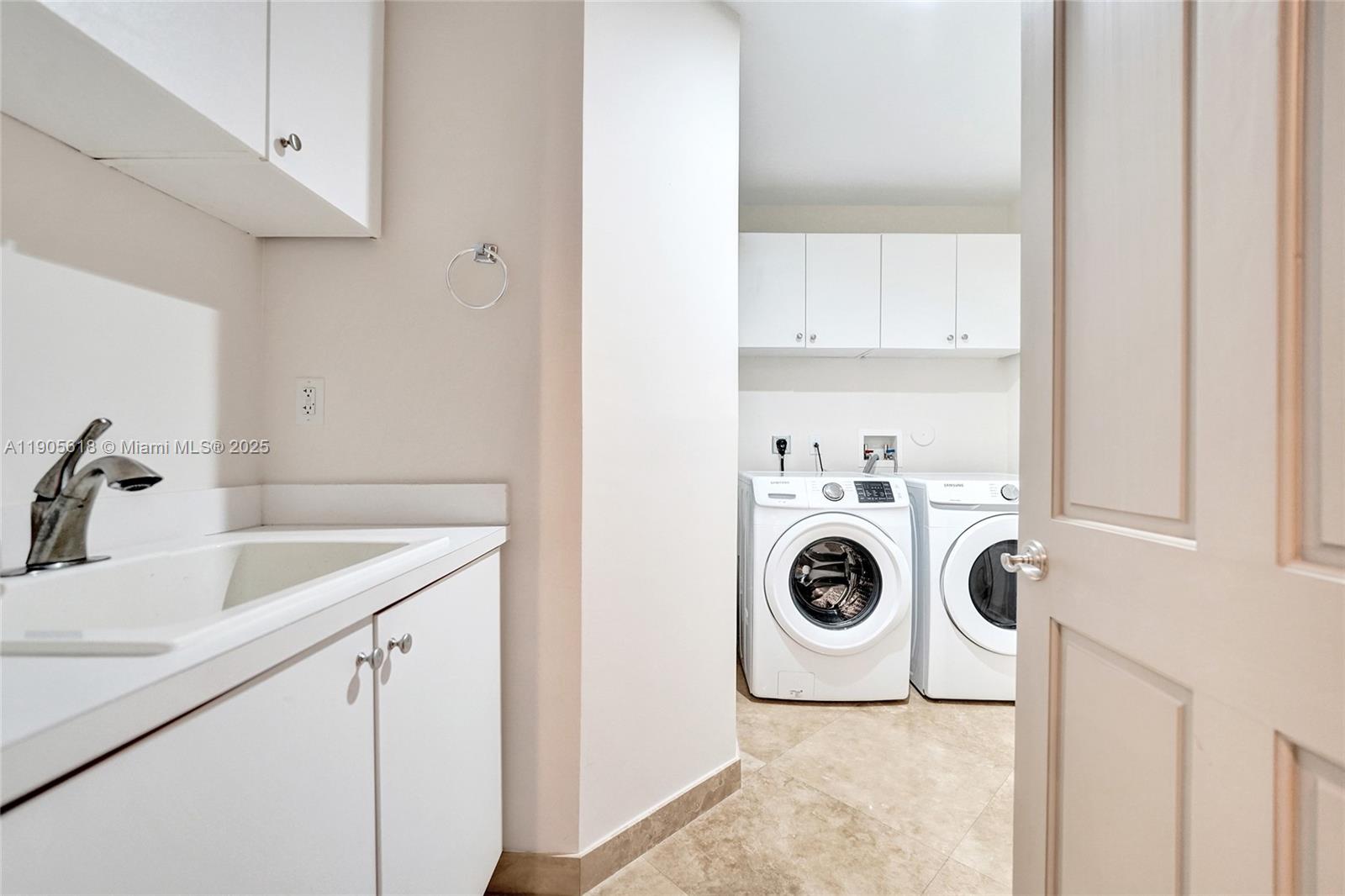 ARIA AT LAS OLAS CONDO - Residential