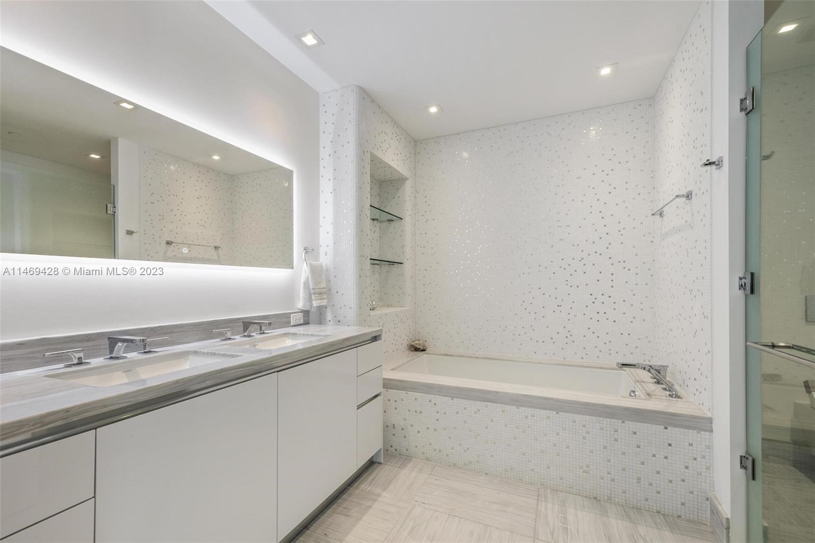 JADE SIGNATURE CONDO - Residential