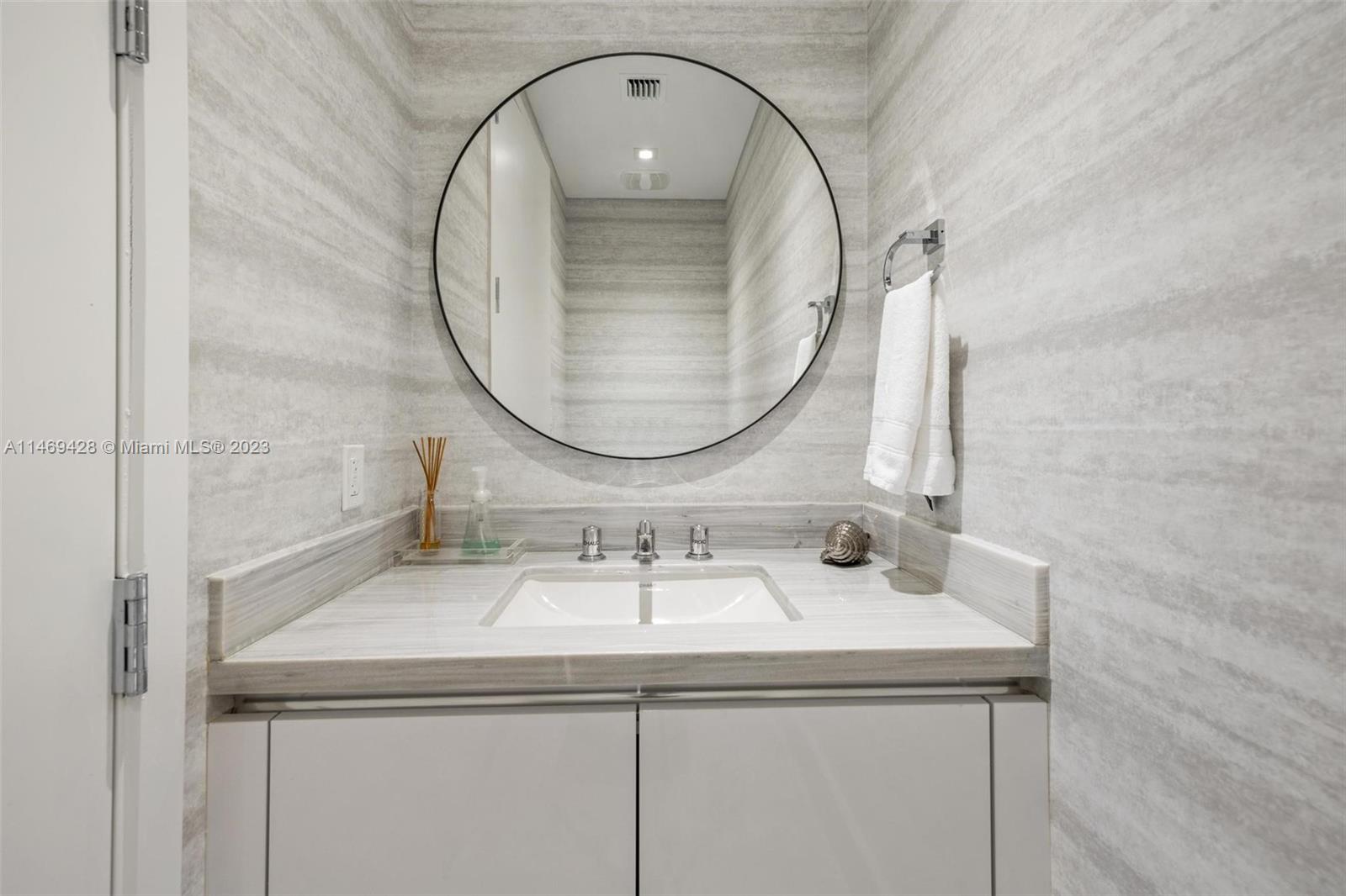 JADE SIGNATURE CONDO - Residential