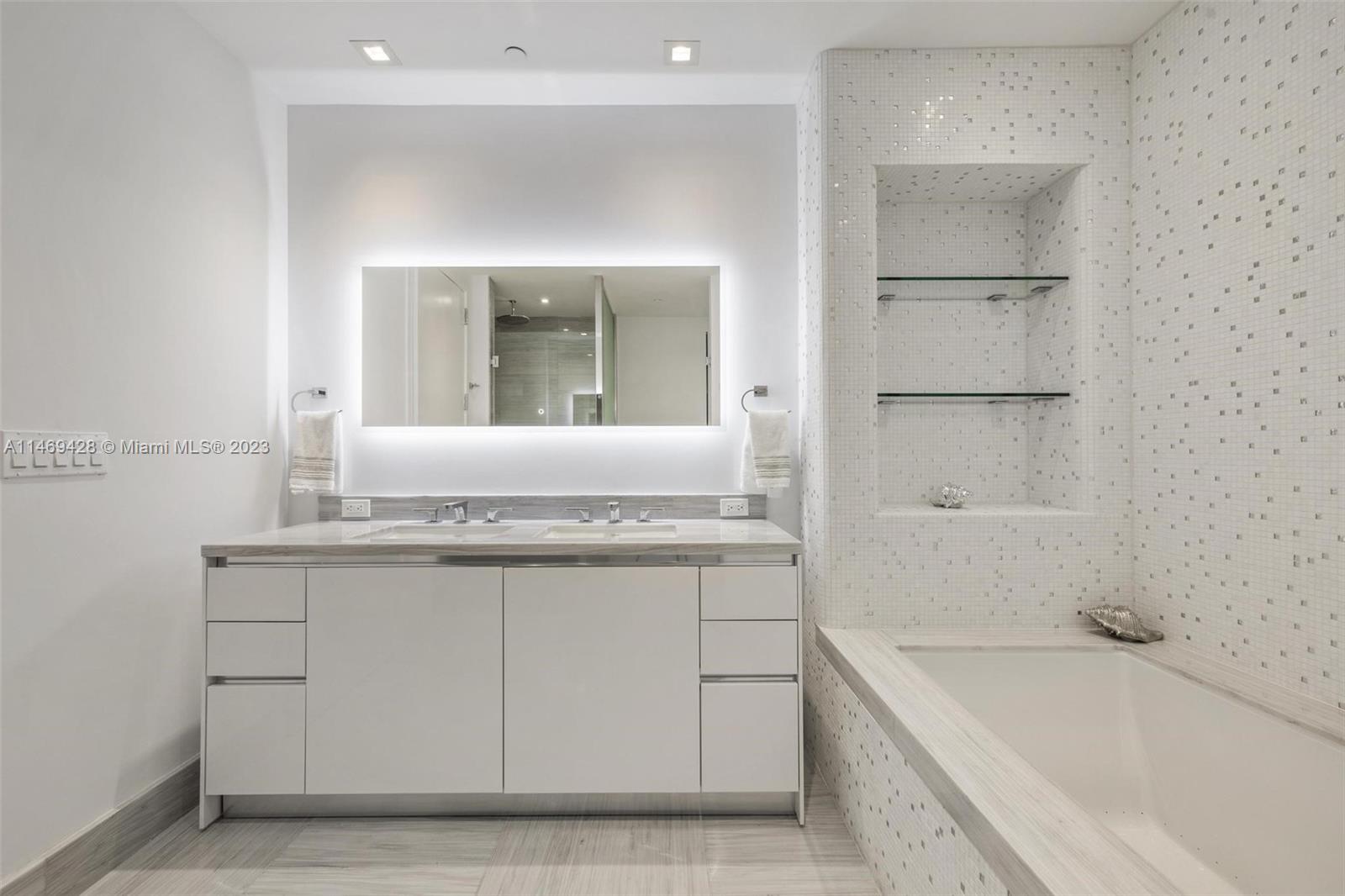 JADE SIGNATURE CONDO - Residential