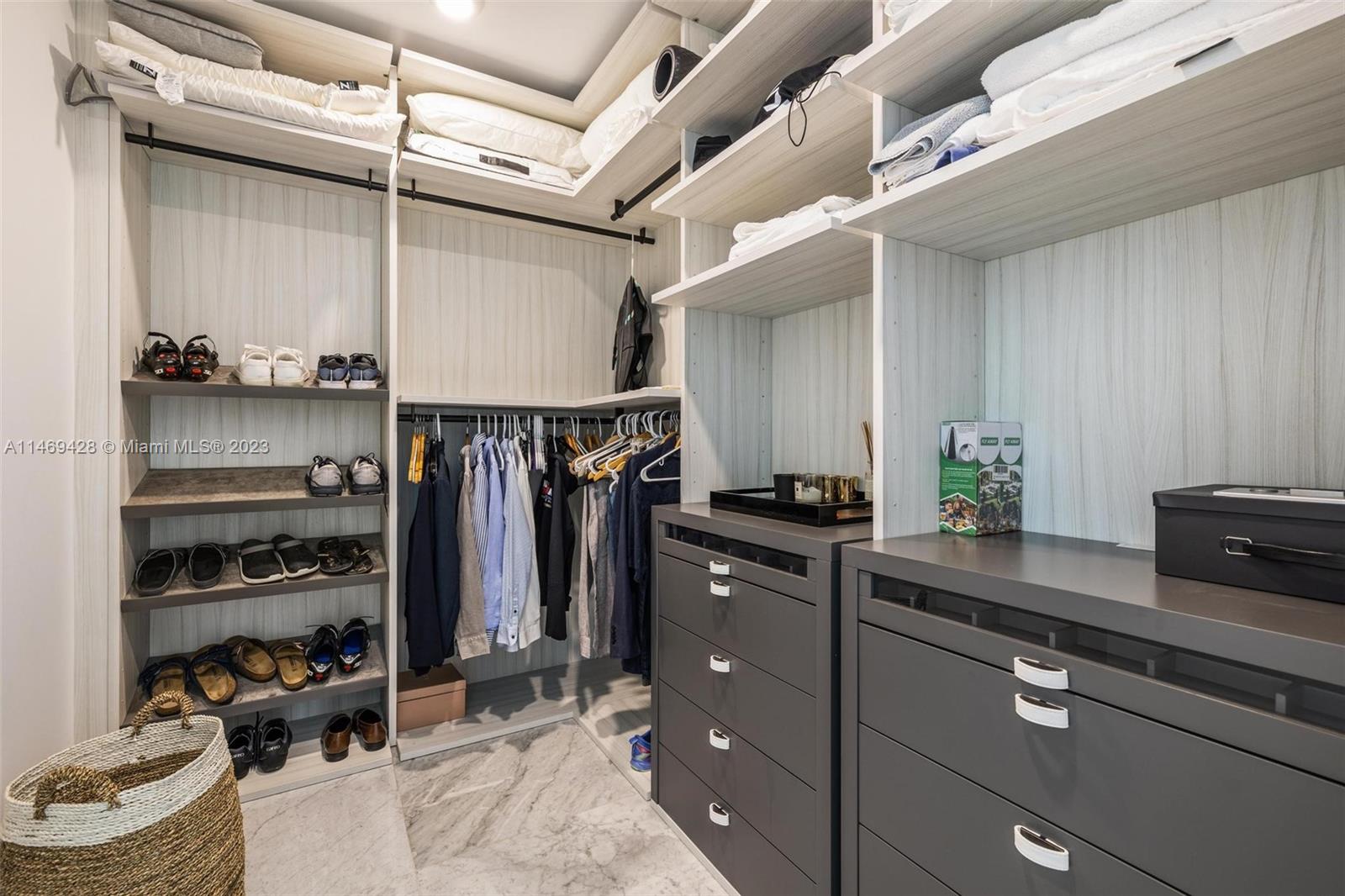 JADE SIGNATURE CONDO - Residential