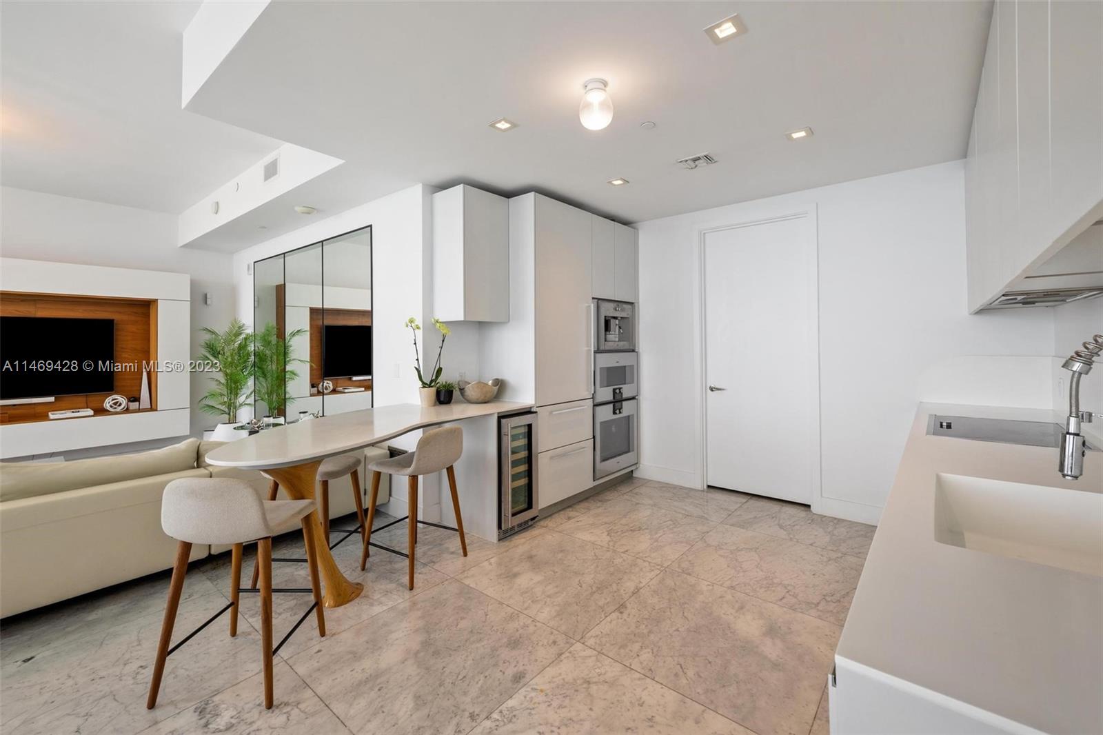 JADE SIGNATURE CONDO - Residential