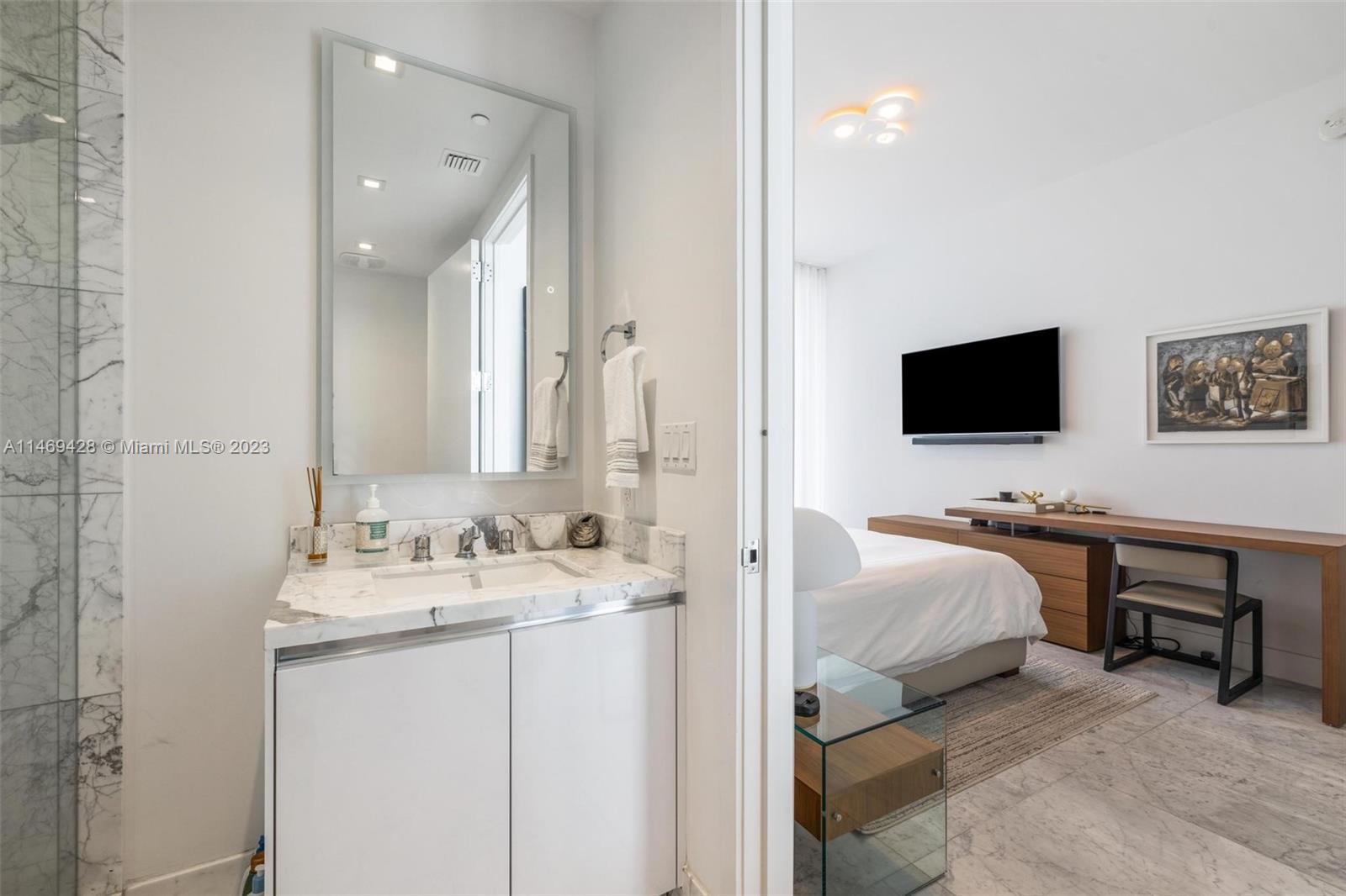 JADE SIGNATURE CONDO - Residential