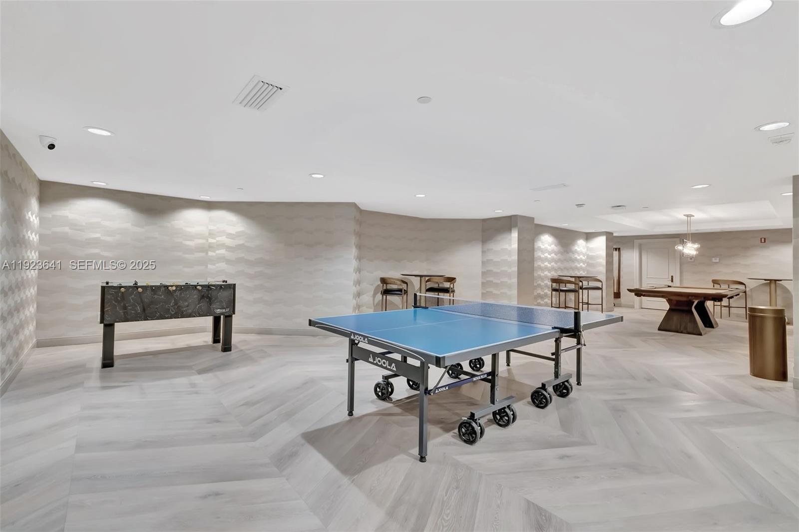 7000 ISL BLVD WILLIAMS IS - Residential