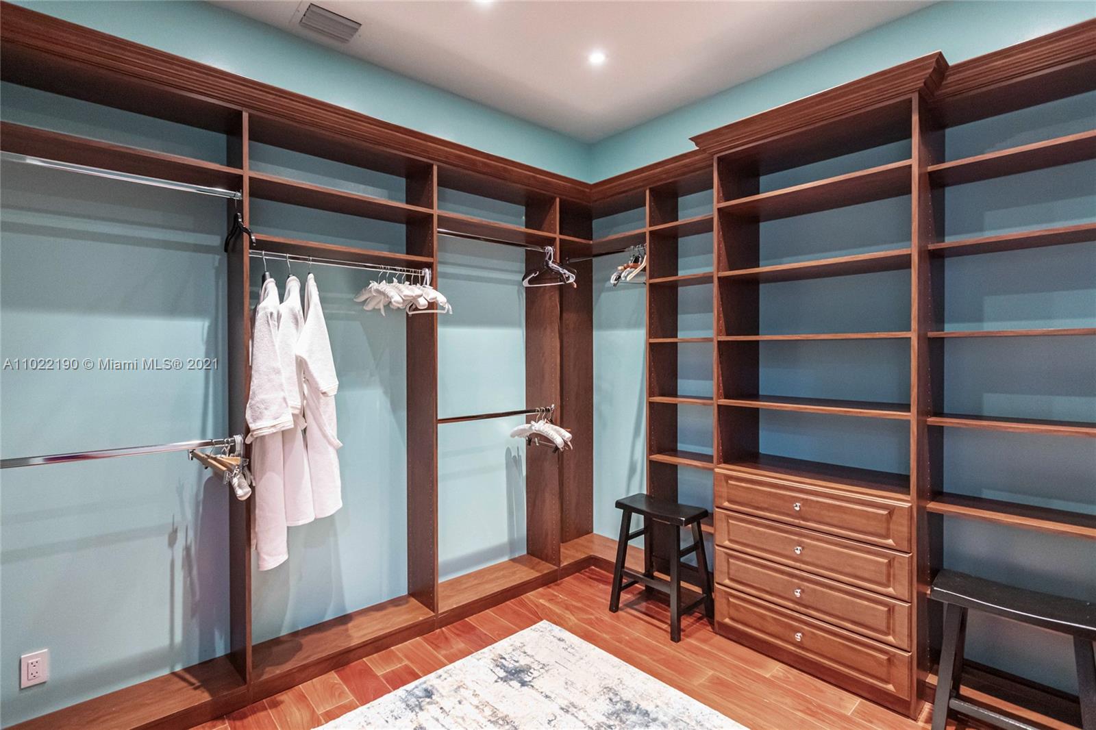 MERRITT ISLE - Residential