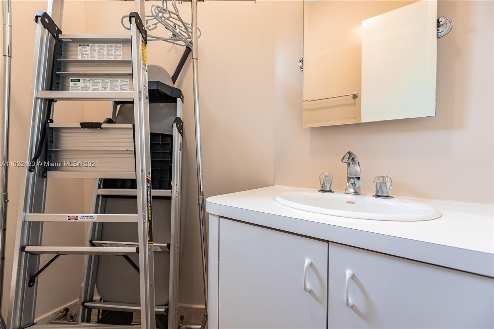 MERRITT ISLE - Residential