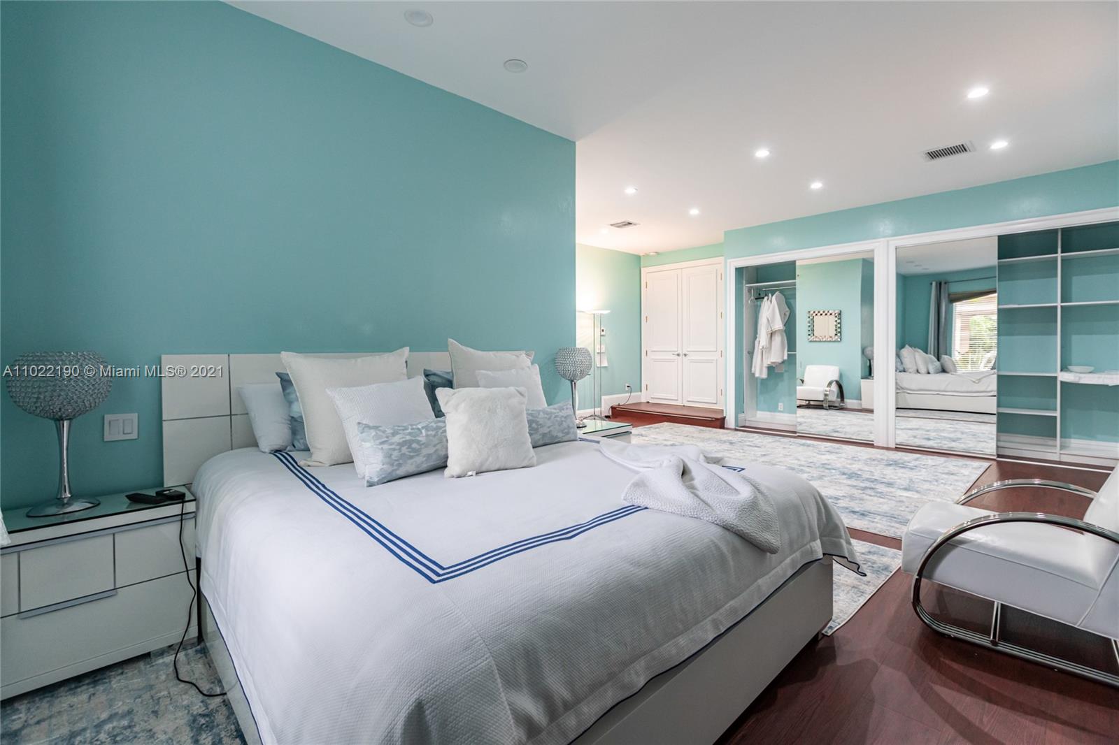 MERRITT ISLE - Residential