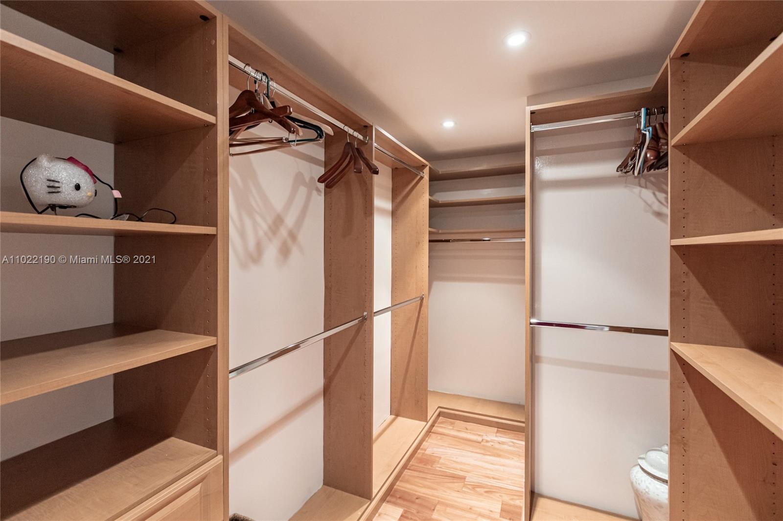 MERRITT ISLE - Residential