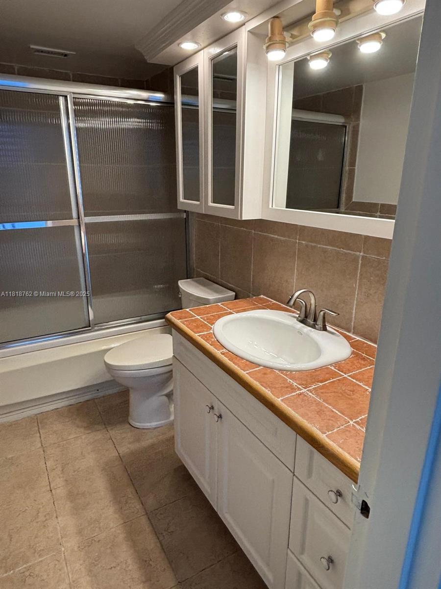 KING COLE CONDO - Residential Lease