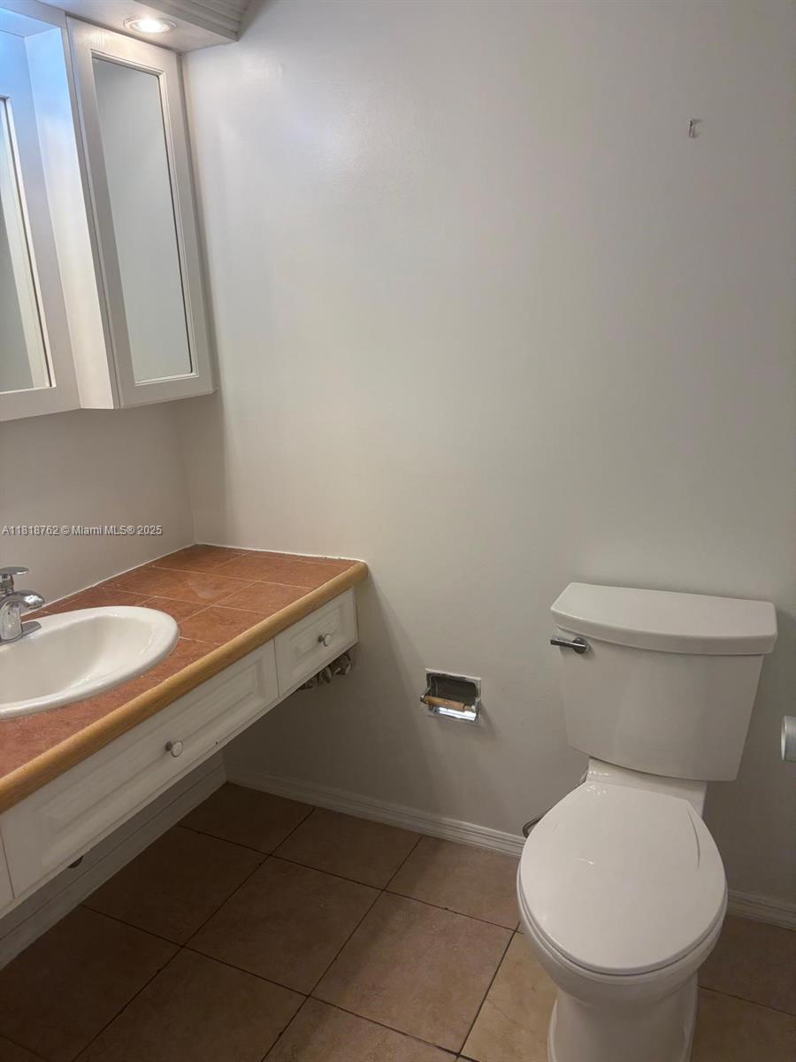KING COLE CONDO - Residential Lease