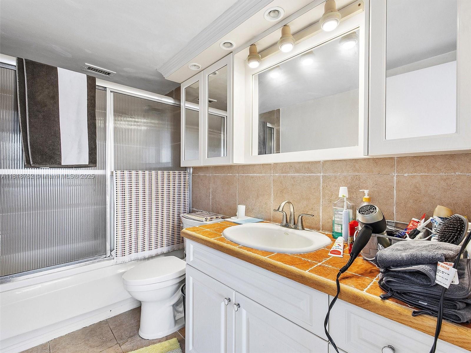 KING COLE CONDO - Residential Lease