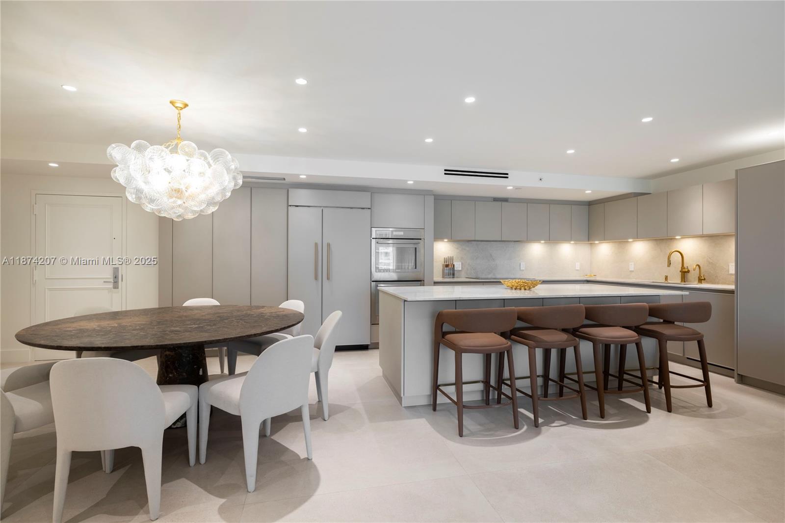 KENILWORTH CONDO - Residential