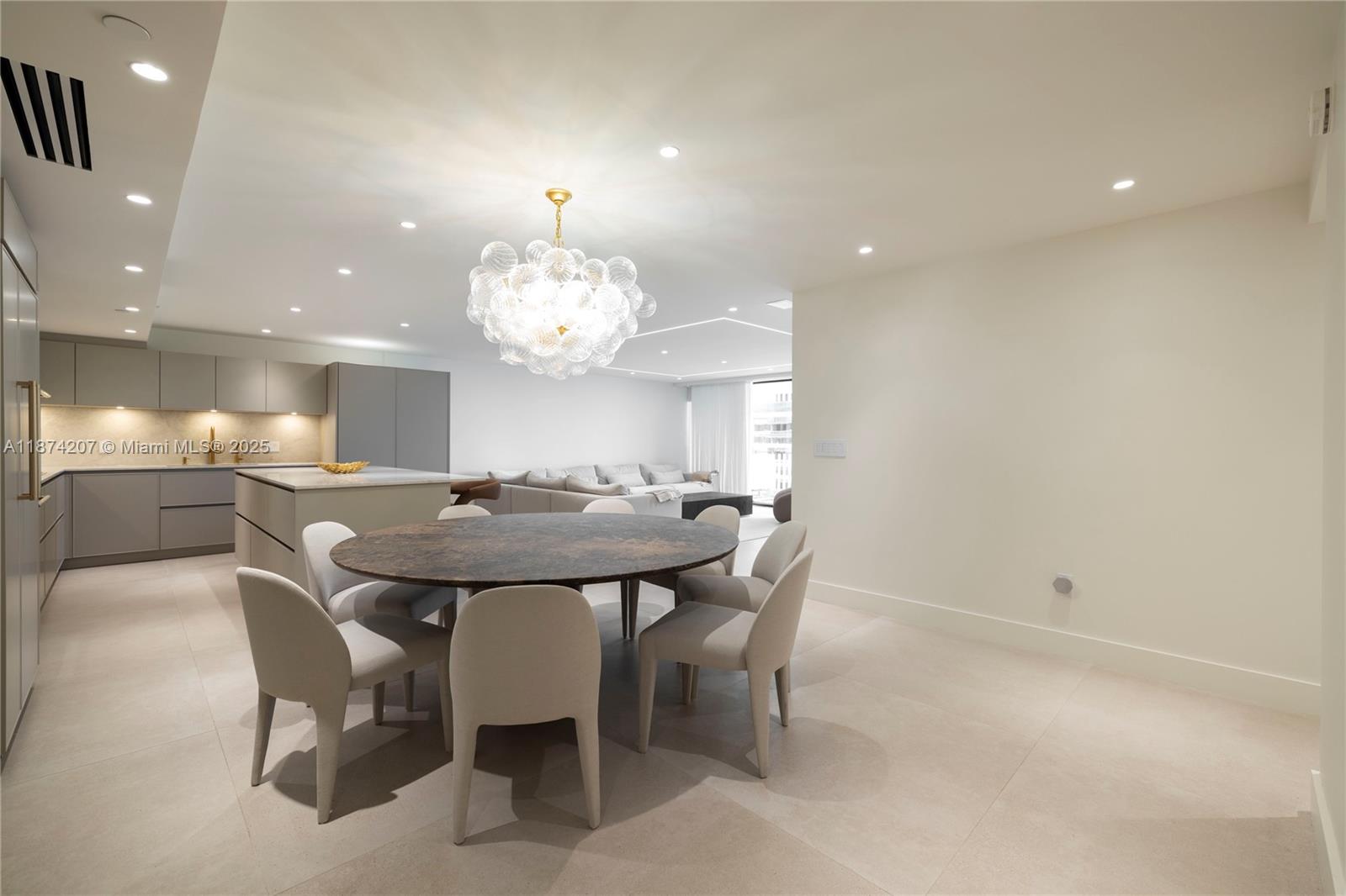 KENILWORTH CONDO - Residential