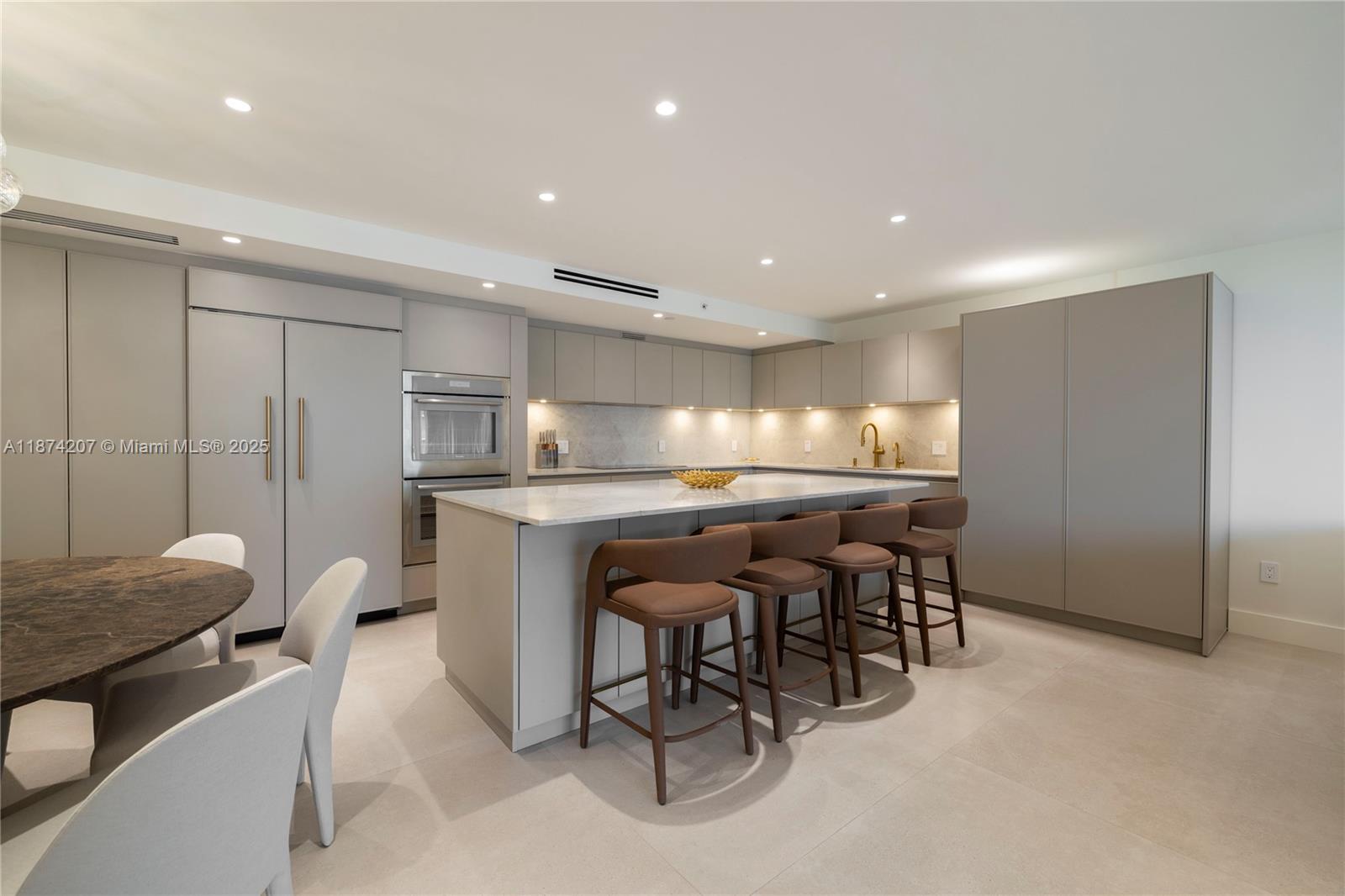 KENILWORTH CONDO - Residential