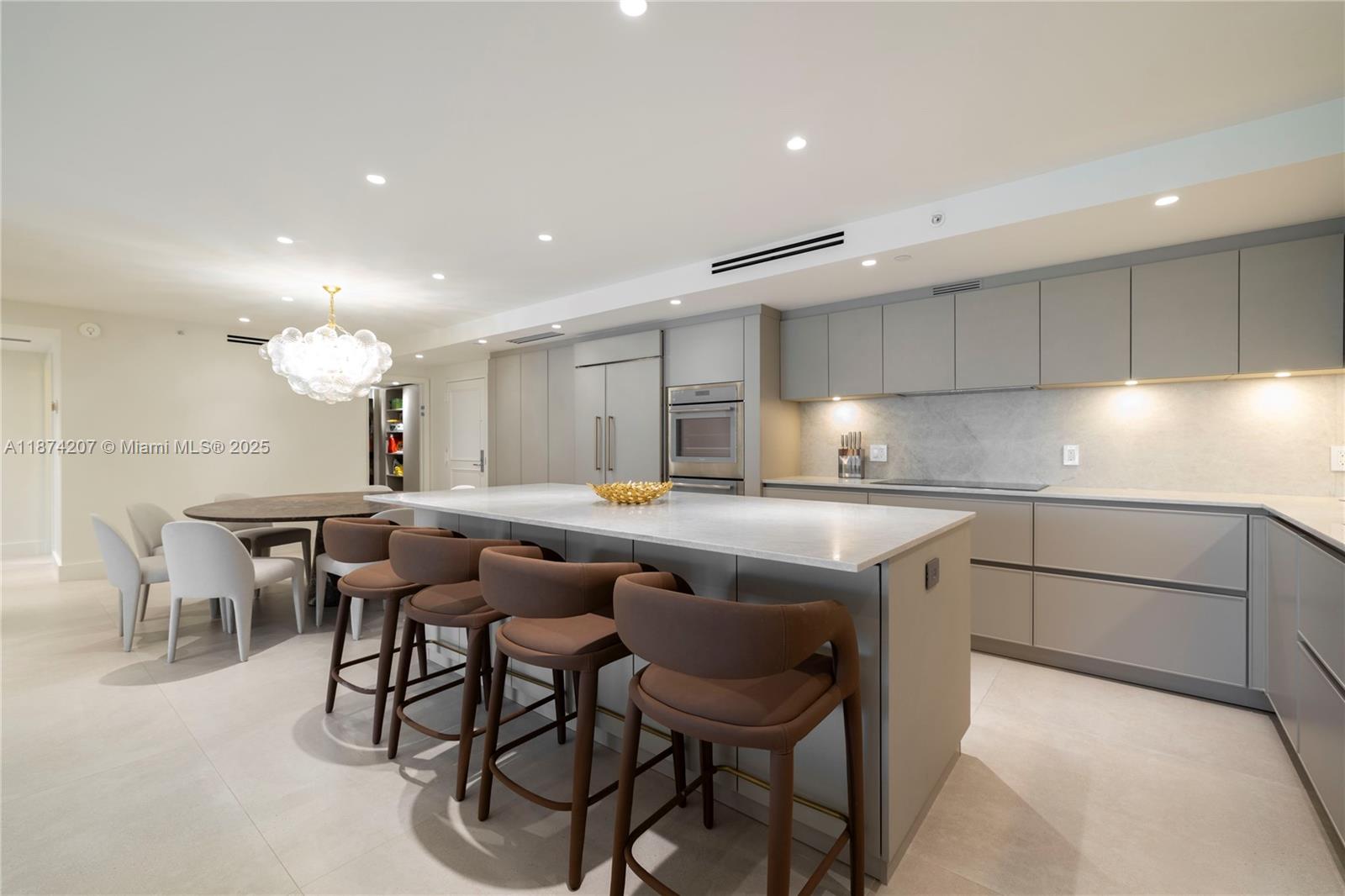 KENILWORTH CONDO - Residential