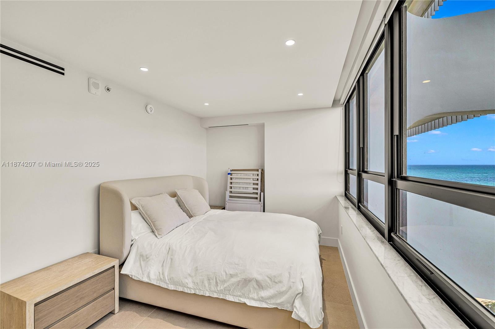 KENILWORTH CONDO - Residential