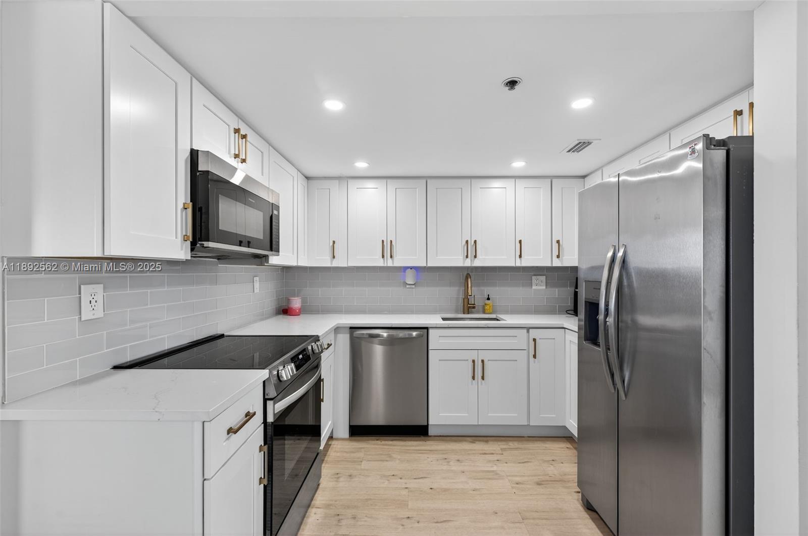 ROLLING HILLS GOLF AND TE - Residential