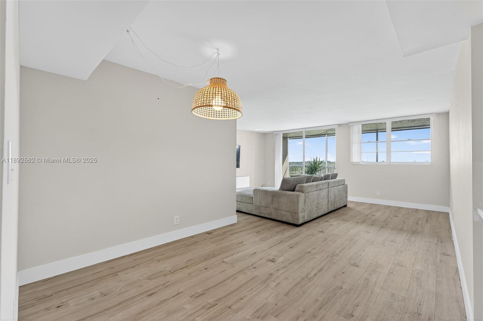 ROLLING HILLS GOLF AND TE - Residential