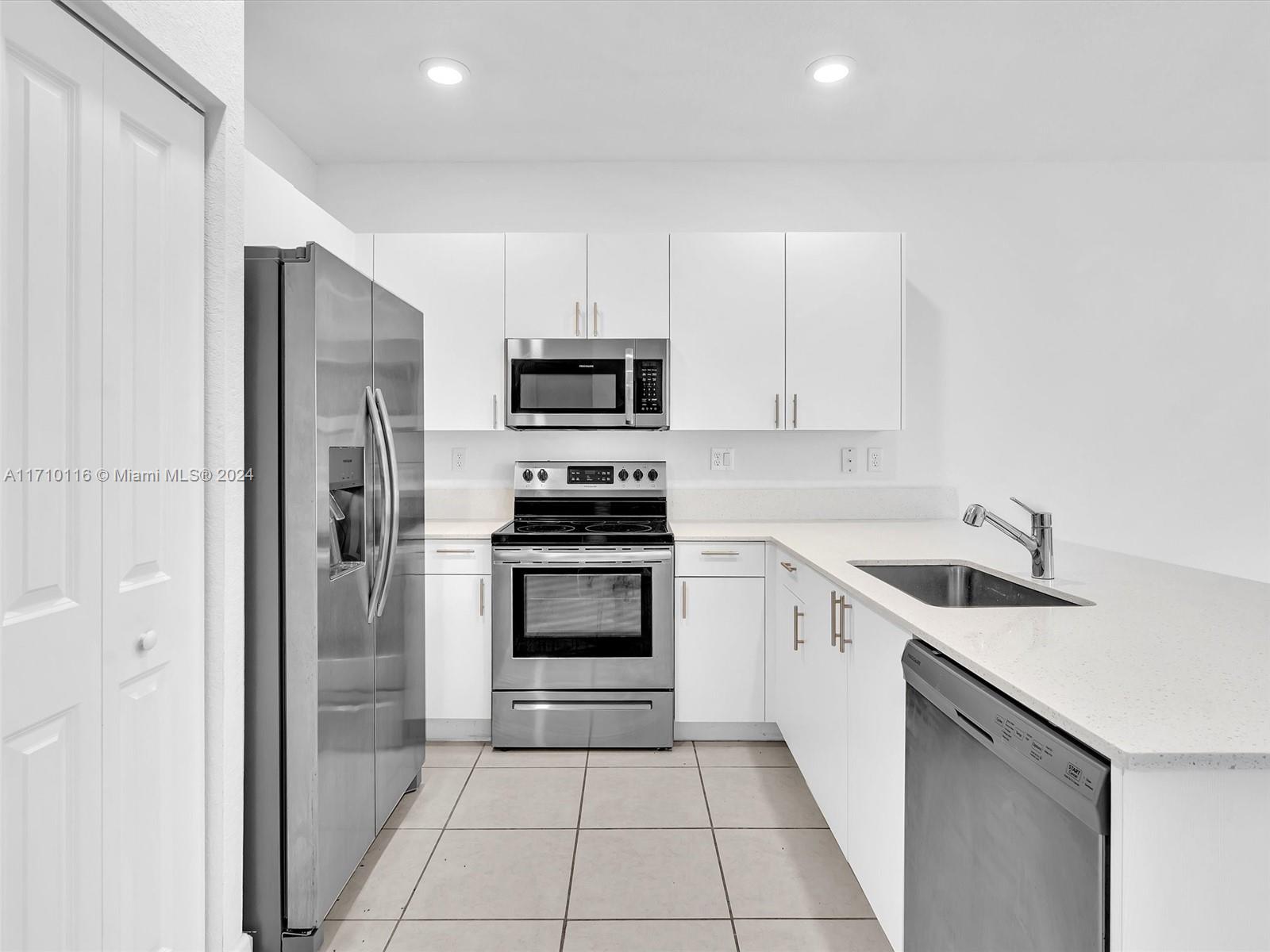 VISTA LAGO - Residential Lease