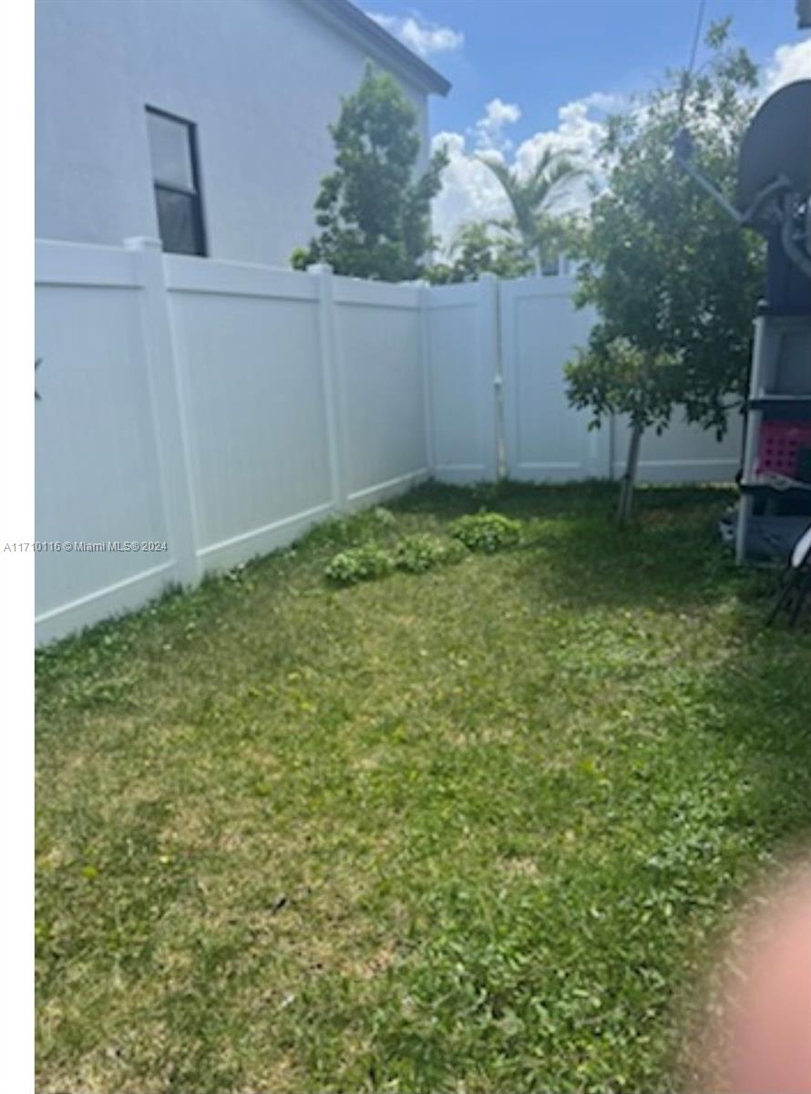 VISTA LAGO - Residential Lease