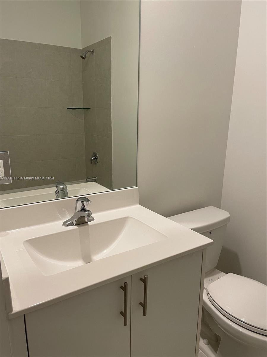 VISTA LAGO - Residential Lease