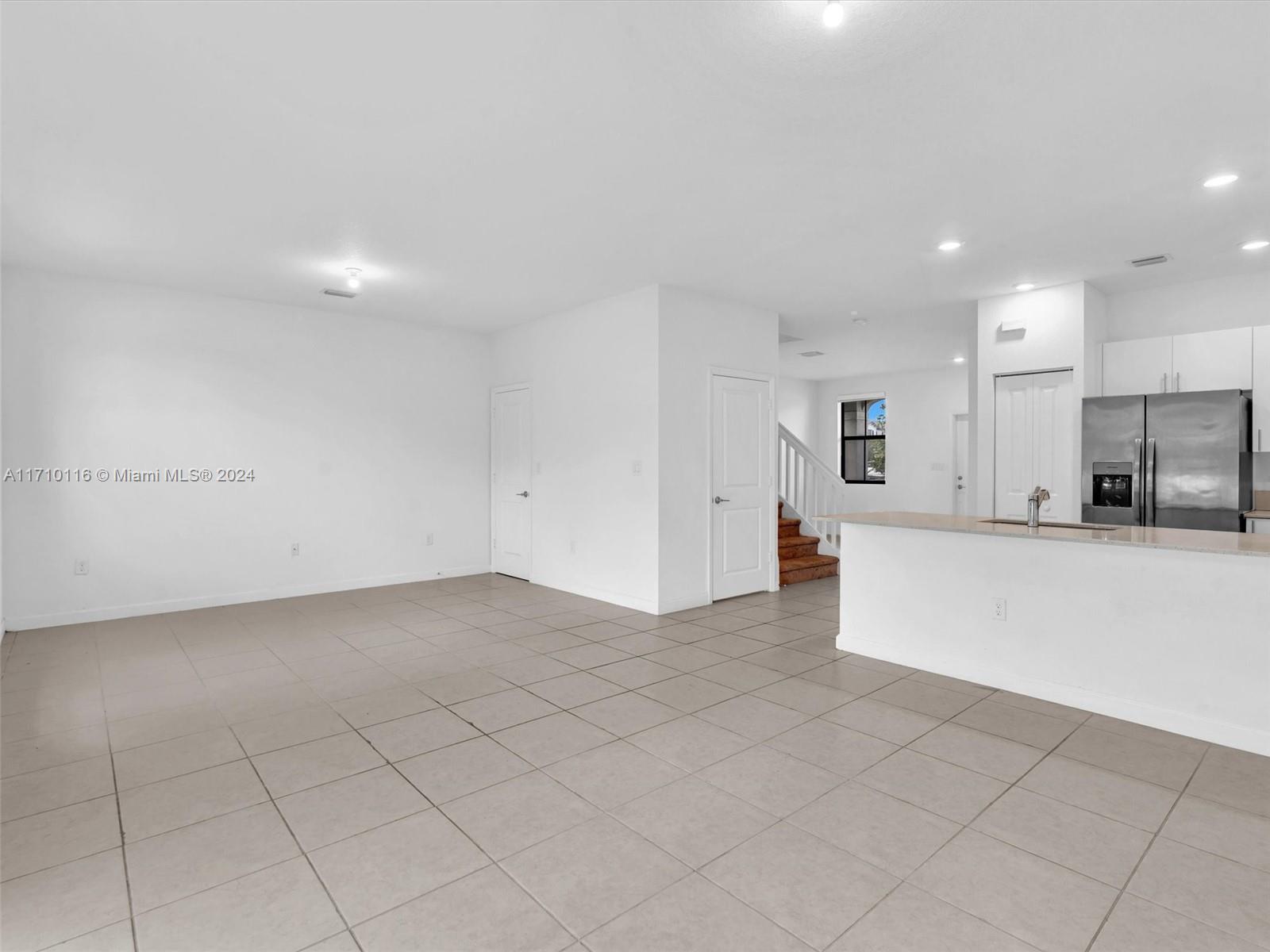 VISTA LAGO - Residential Lease