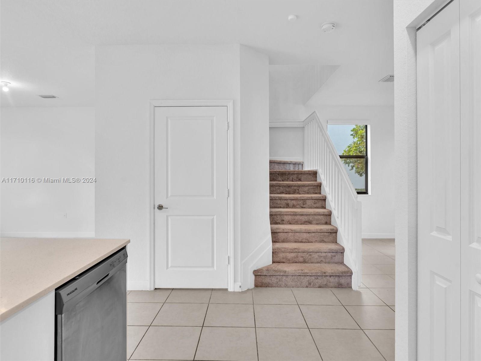 VISTA LAGO - Residential Lease