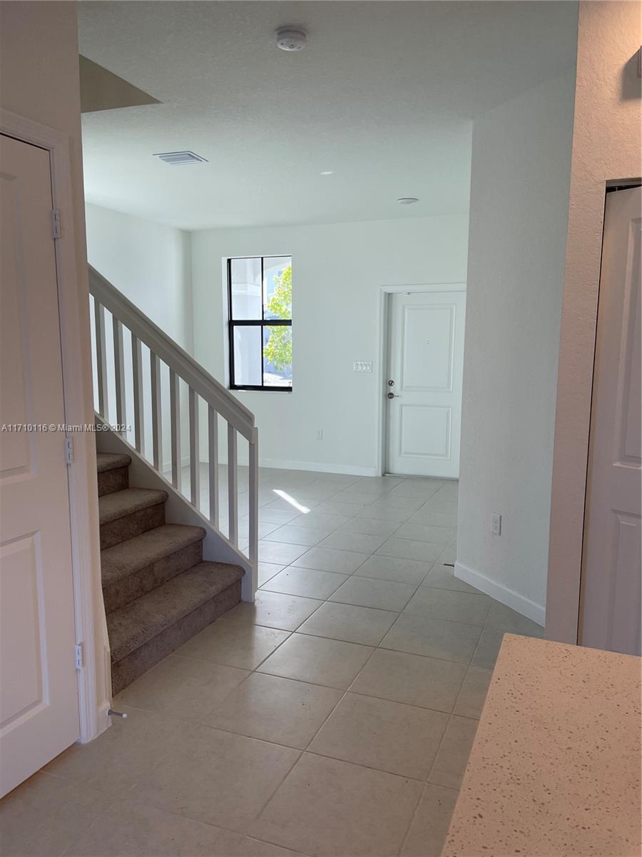 VISTA LAGO - Residential Lease