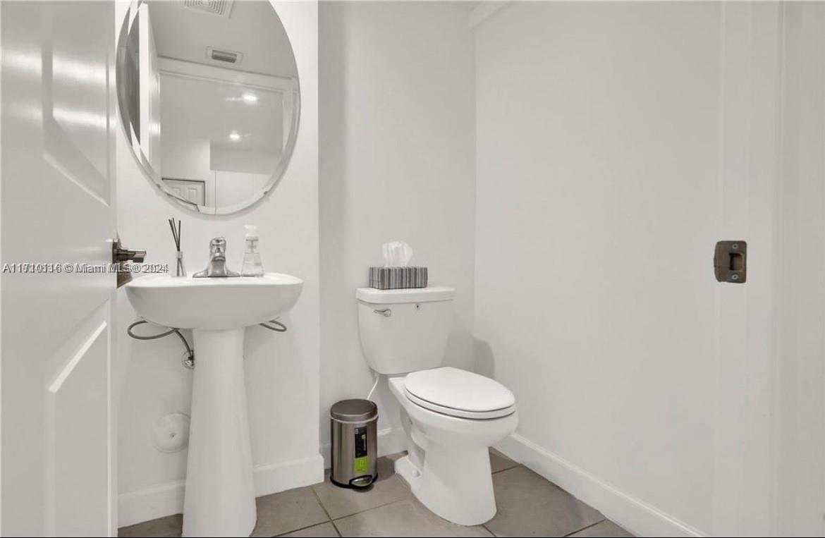 VISTA LAGO - Residential Lease