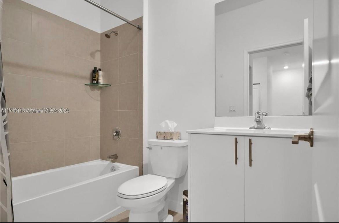 VISTA LAGO - Residential Lease