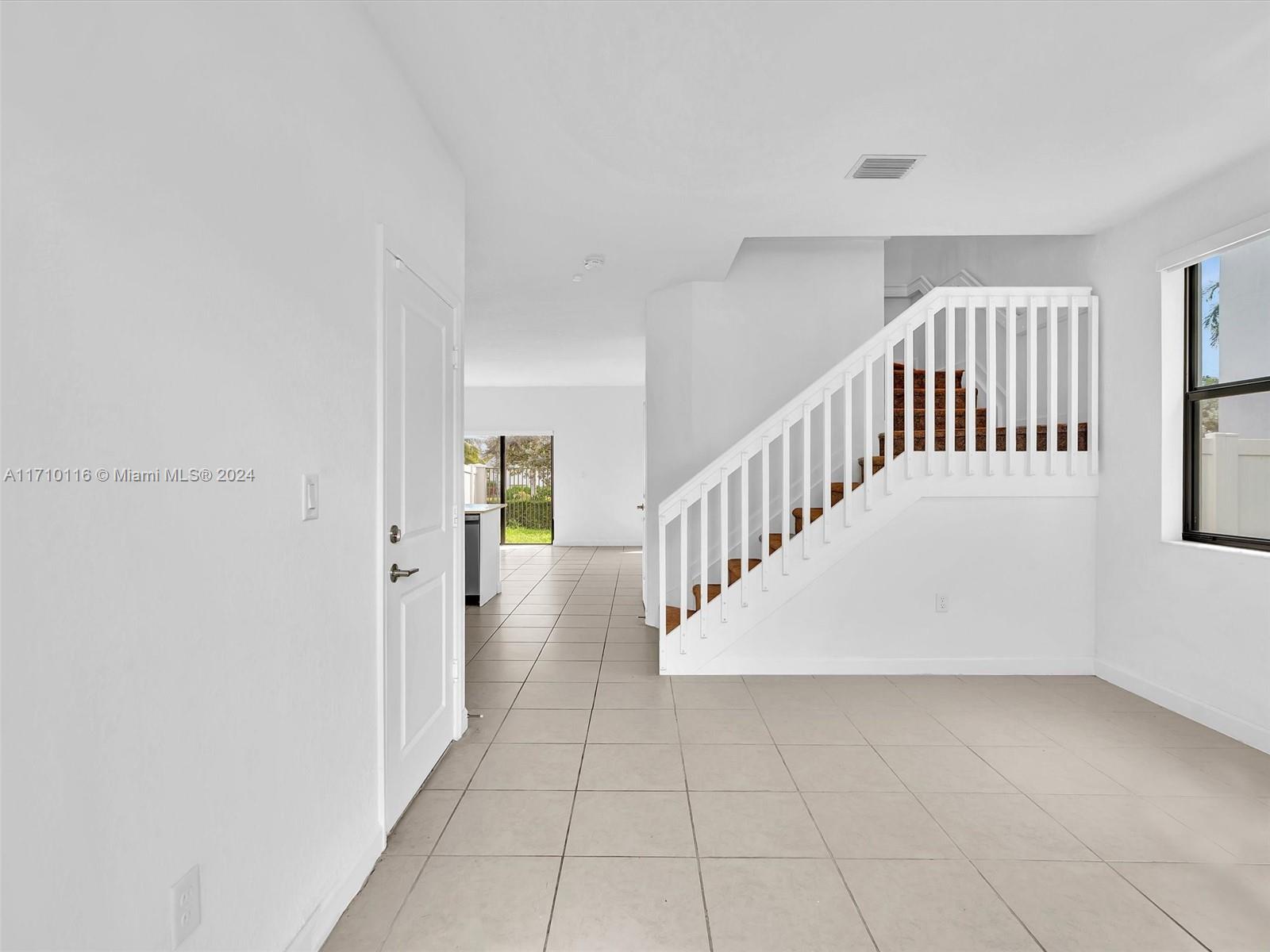 VISTA LAGO - Residential Lease