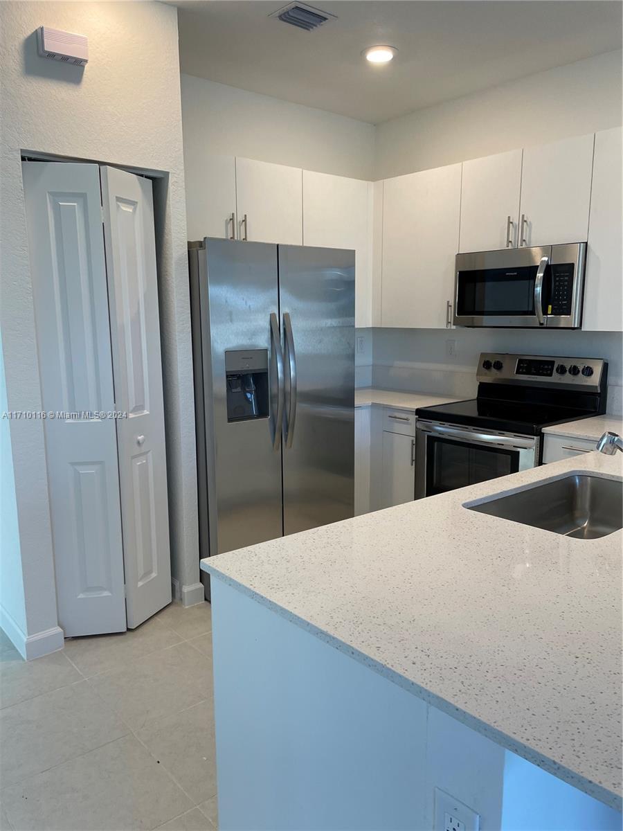 VISTA LAGO - Residential Lease