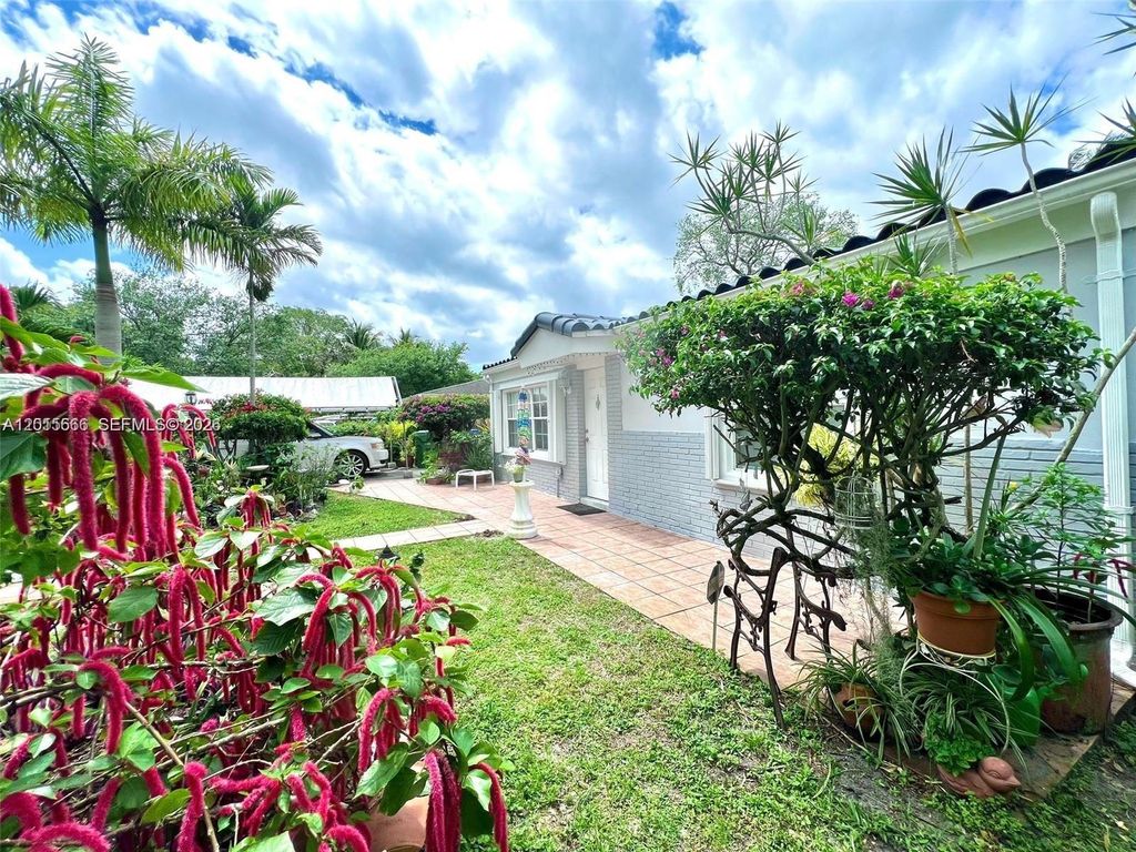 Photo of 1465 SW 28th Way, Fort Lauderdale, FL 33312 (MLS # A12015666)