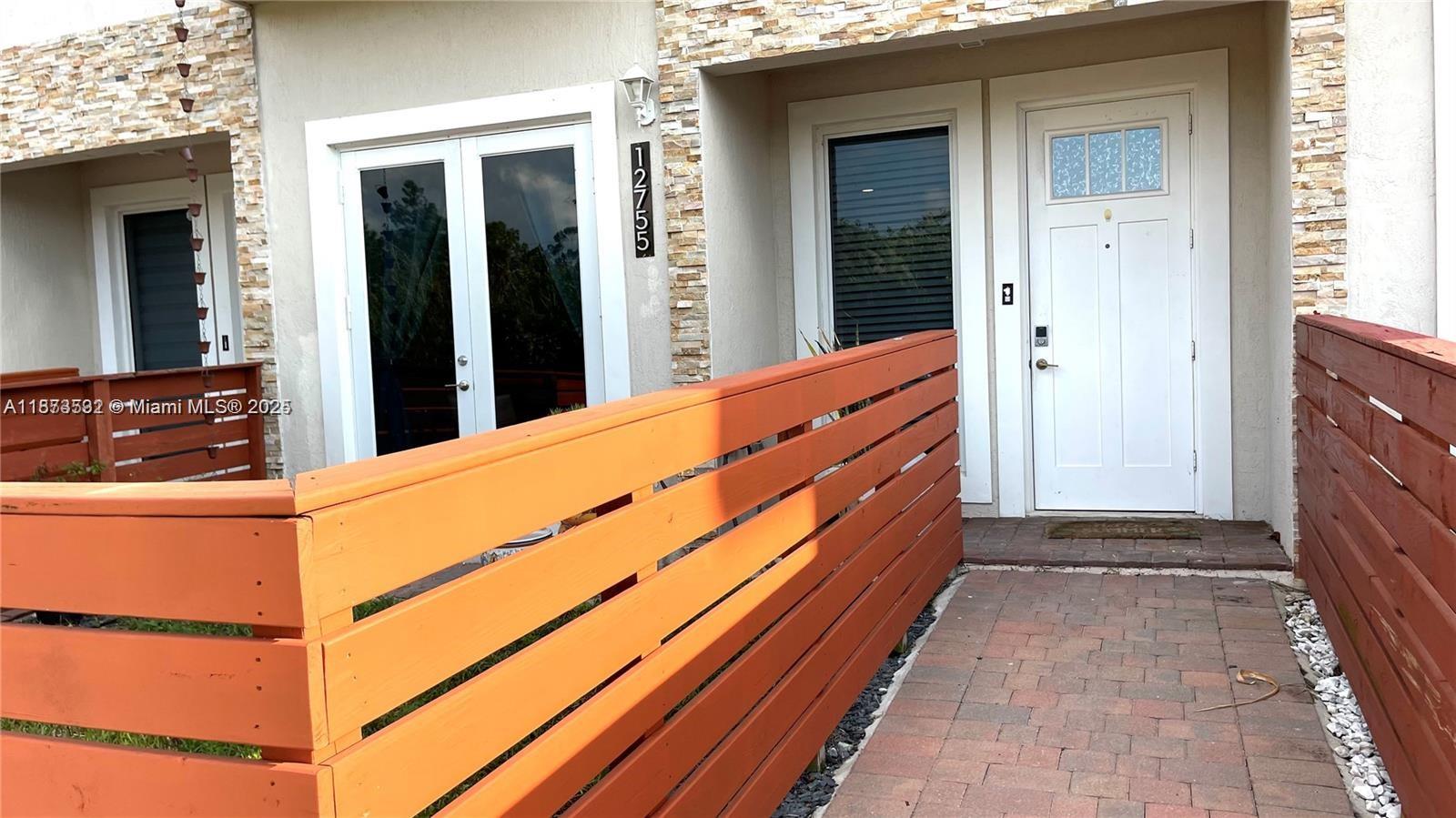 TOWNHOMES ON COCONUT PALM - Residential