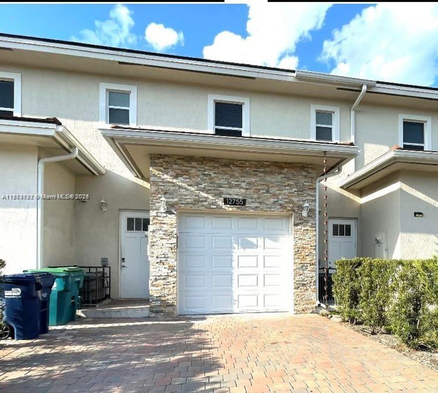 DON'T MISS OUT ON THIS SPACIOUS TOWNHOUSE WITH 3 BEDROOMS, 3 BATHS AND 1 CAR GARAGE, PLUS DRIVEWAY PARKING FOR TWO 2 VEHICLES. THE KITCHEN OFFERS PLENTY OF CABINET, QUARTZ COUNTERTOPS, FULLY EQUIPPED WITH STAINLESS STEEL APPLIANCES AND OPENS TO A CONFORTABLE DINNIG/LIVING AREA. CONVENIENT 1 FULL BATHROOM IN THE FIRST FLOOR. UPSTAIRS LAUNDRY. JUST MINUTS FROM THE TURNPIKE.  ASSOCIATION INCLUDE THE INSURANCE!!