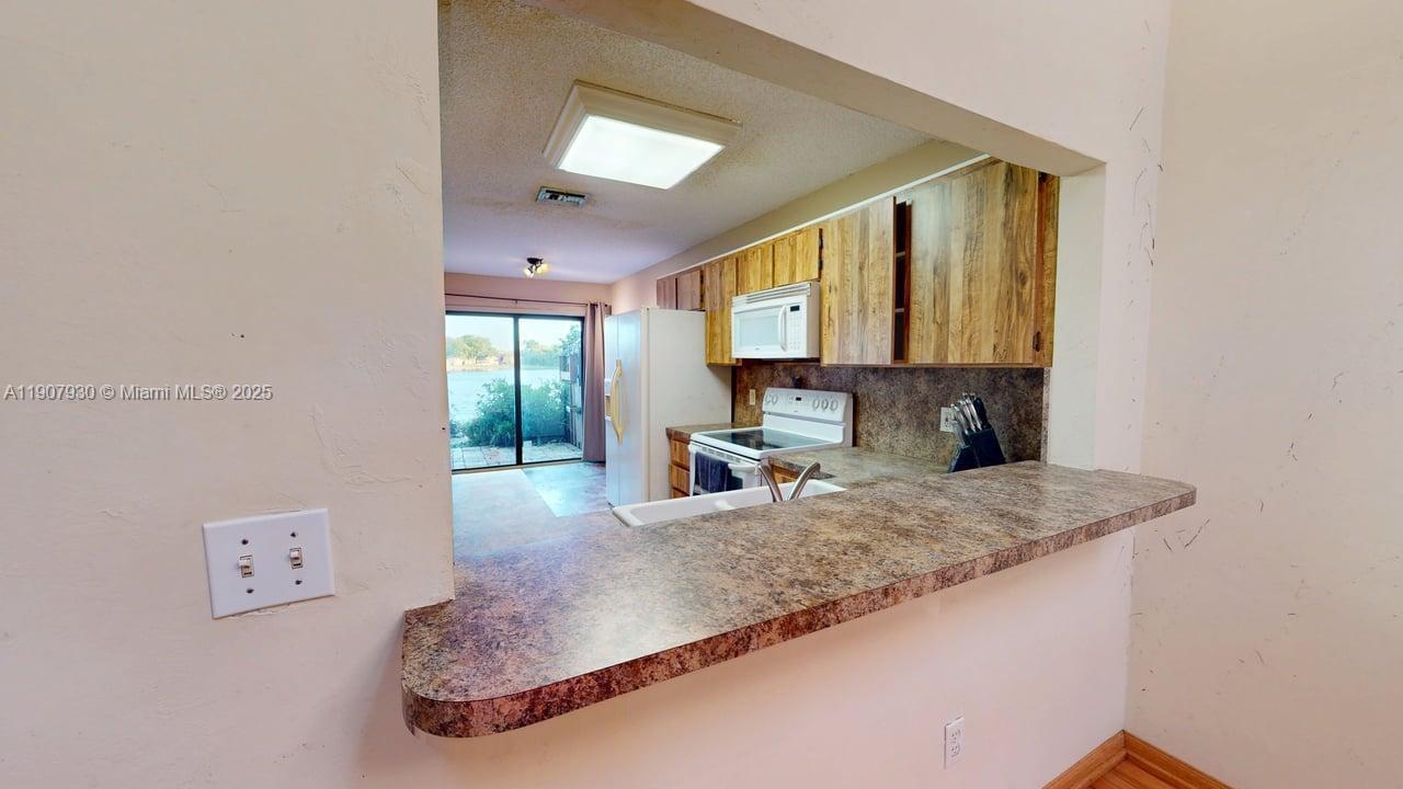 PINE ISLAND LAKES TOWNHOME - Residential