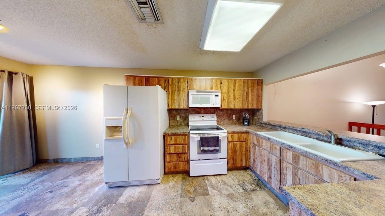 PINE ISLAND LAKES TOWNHOME - Residential