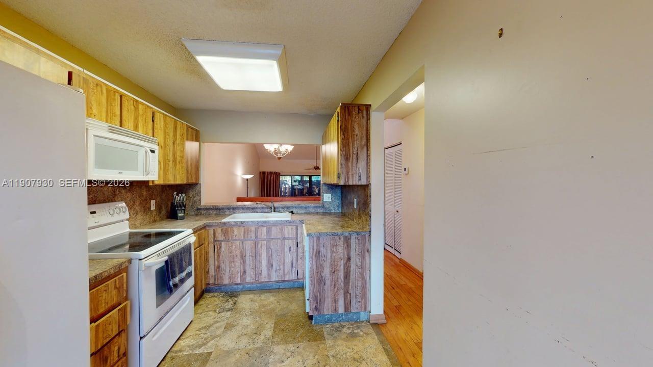 PINE ISLAND LAKES TOWNHOME - Residential