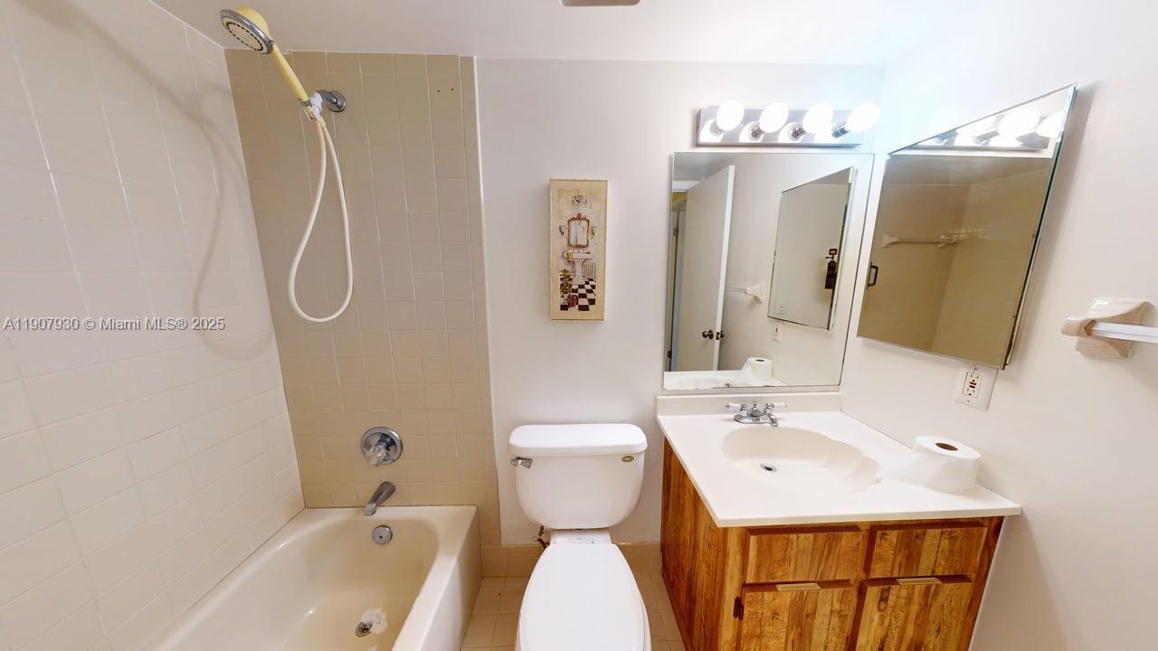 PINE ISLAND LAKES TOWNHOME - Residential