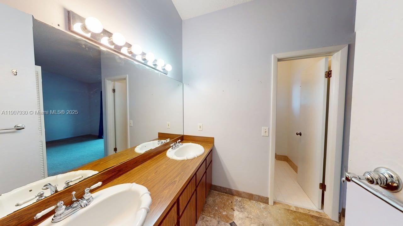 PINE ISLAND LAKES TOWNHOME - Residential