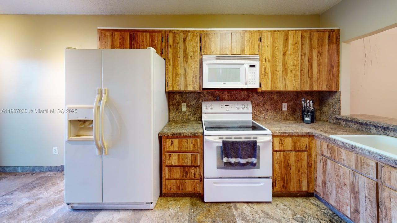 PINE ISLAND LAKES TOWNHOME - Residential